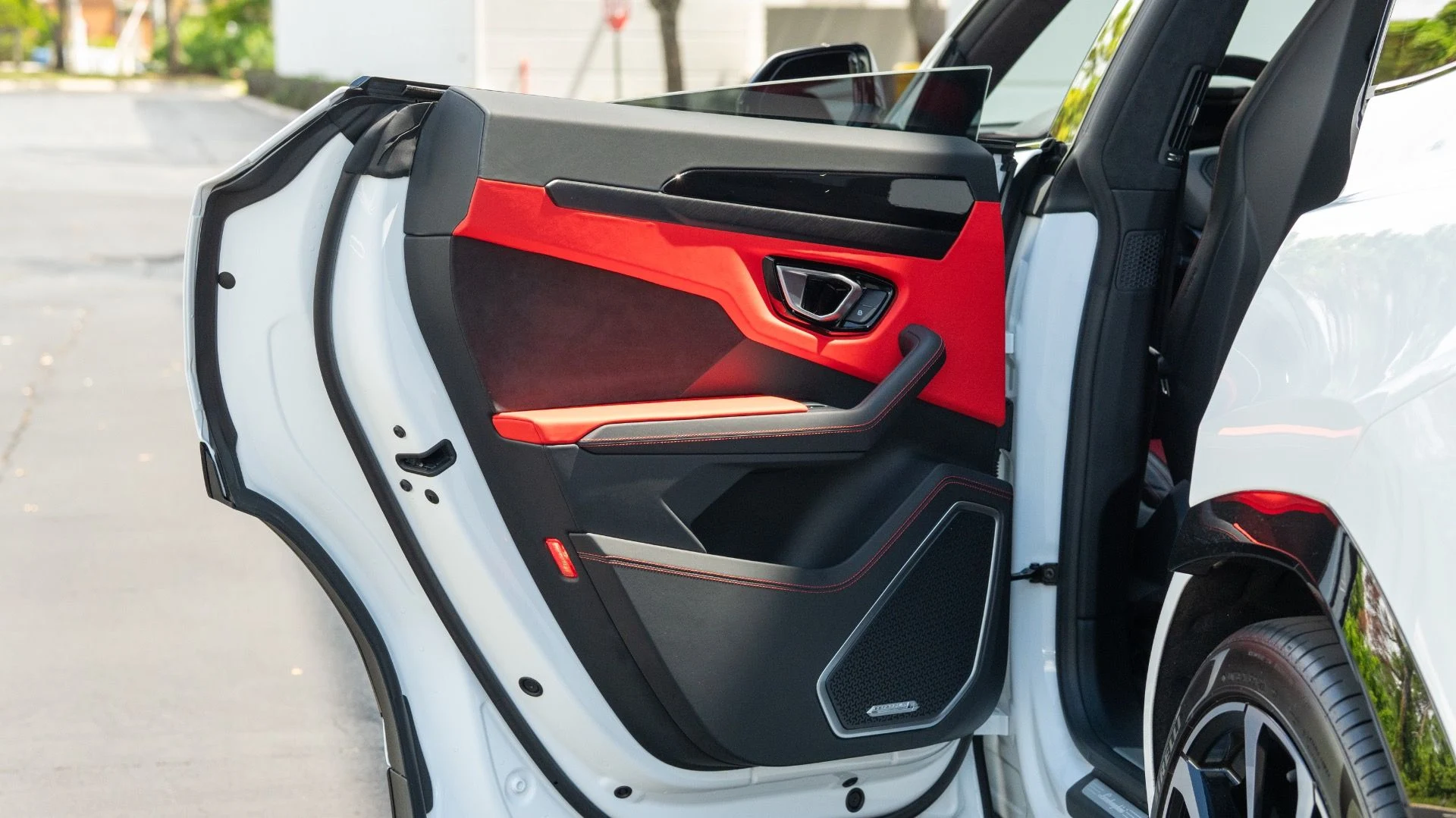 mph035_1305701249_Used_2021_Lamborghini_Urus_1754681956_f680d57079