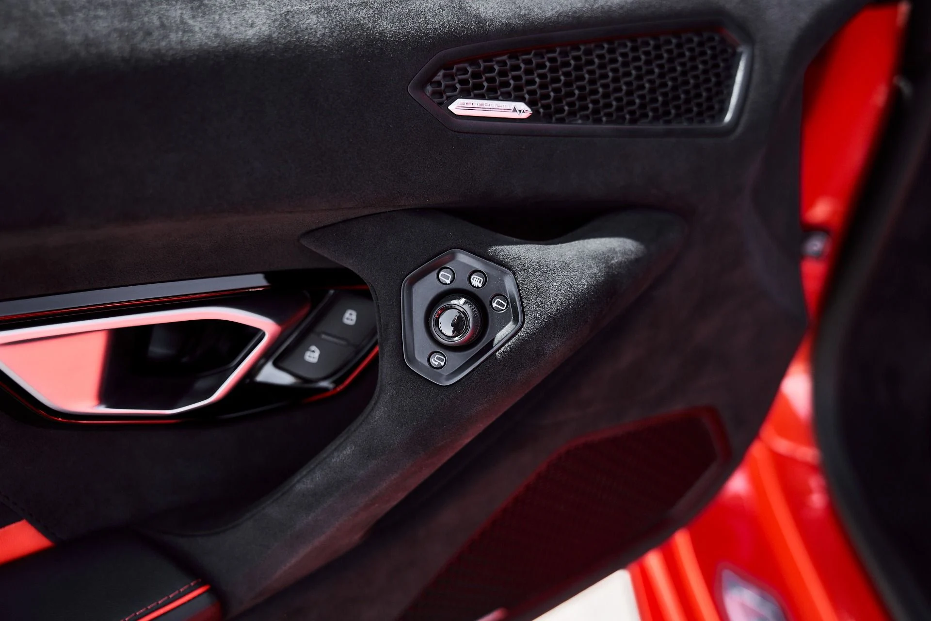 mph035_1313500127_Used_2023_Lamborghini_Huracan_Tecnica_Base_1776477108_d575b5469c