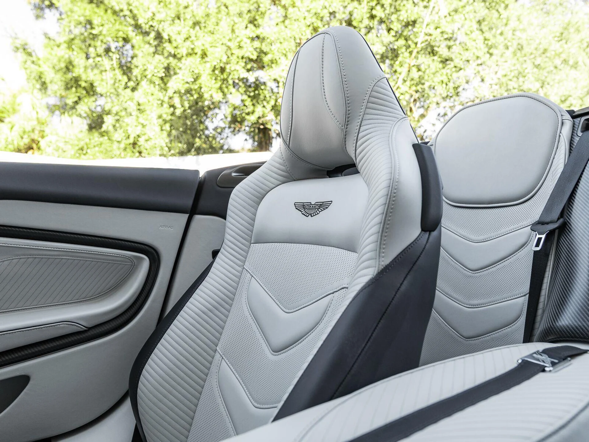 mph035_1348528733_Used_2023_Aston_Martin_DBS_770_Ultimate_1792181005_0bf5fc547b