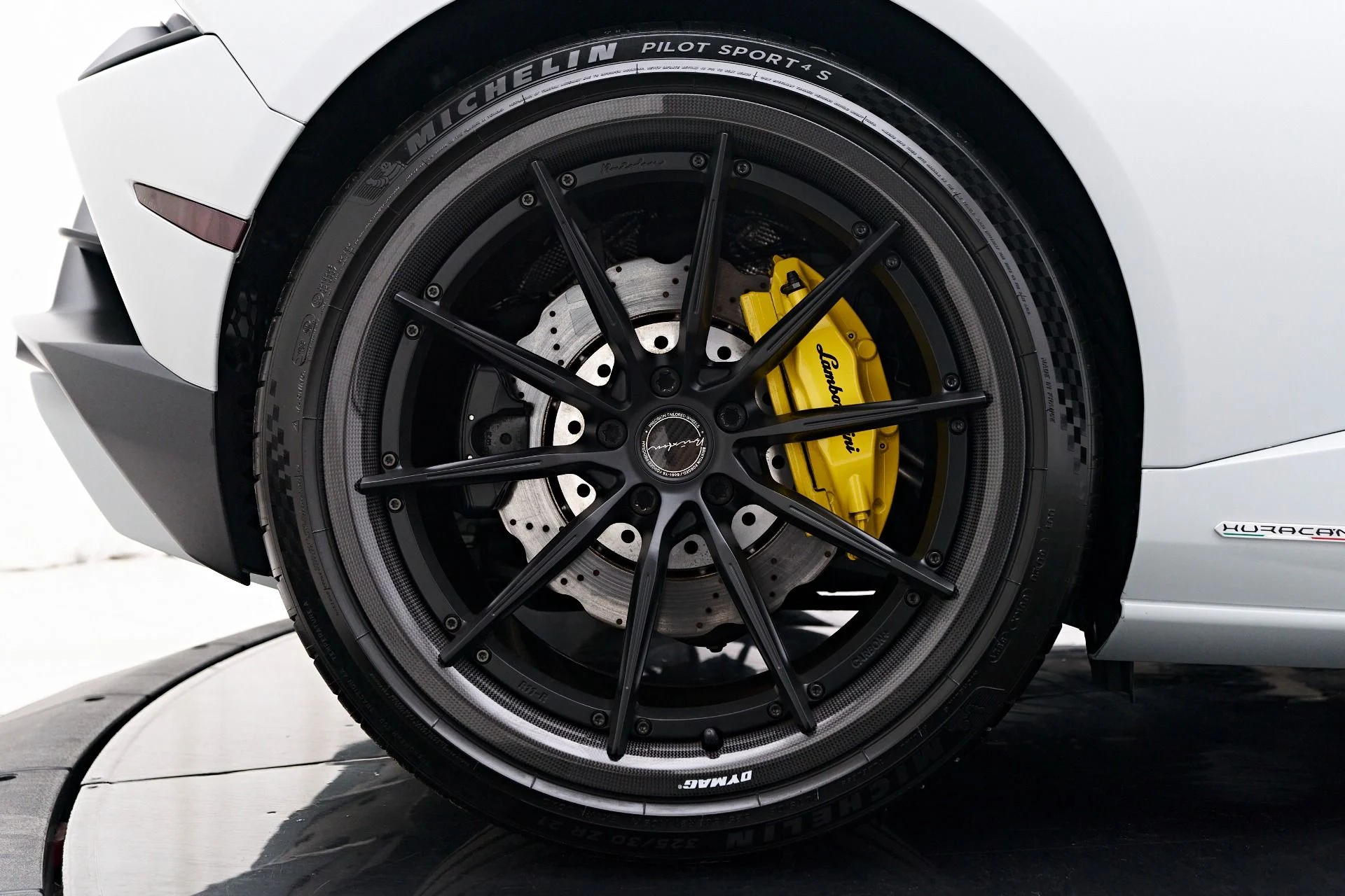 mph035_1358547911_Used_2021_Lamborghini_Huracan_EVO_Base_1754524536_b5217e2d28