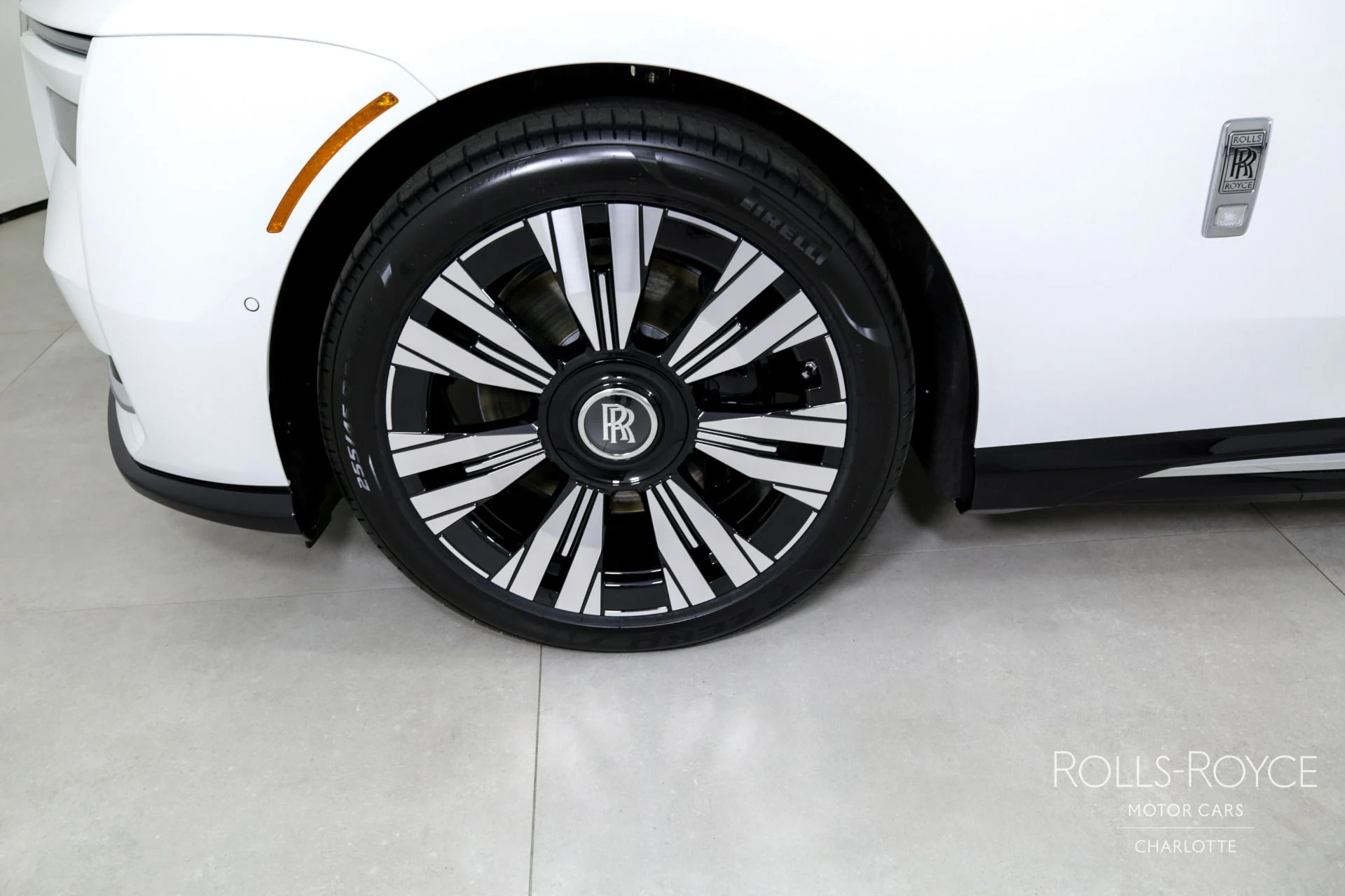 mph035_13652610_Used_2024_Rolls_Royce_Spectre_1712872063_d2e45fefc0