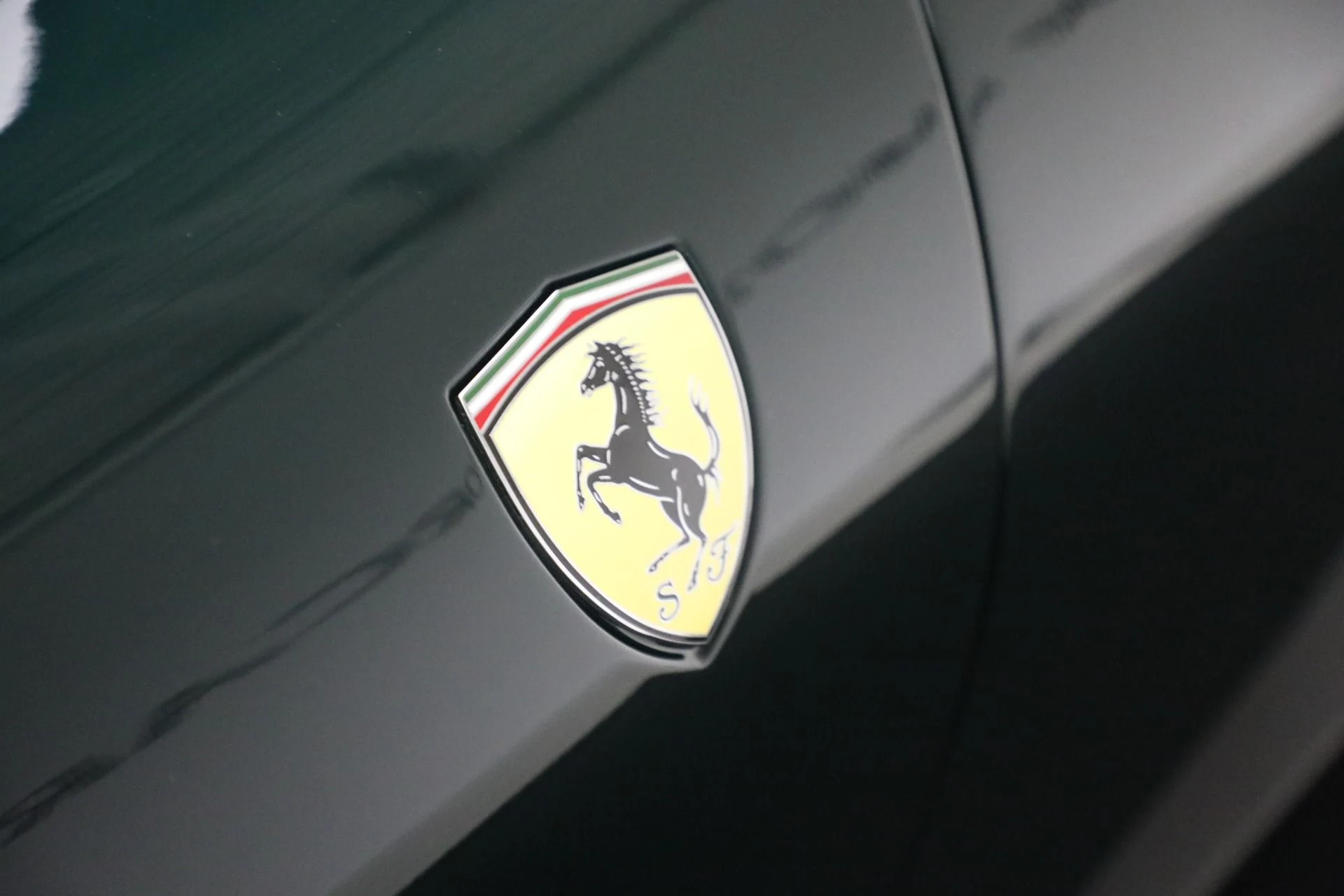 mph035_1370840748_Used_2025_Ferrari_Roma_Spider_1773763660_ac0b36e47e