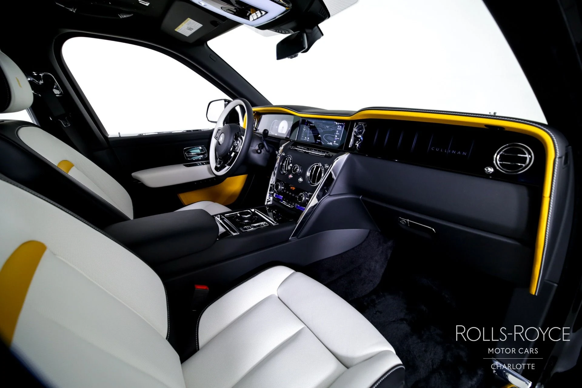 mph035_1373003024_Used_2025_Rolls_Royce_Cullinan_1746196138_6776bc76d5
