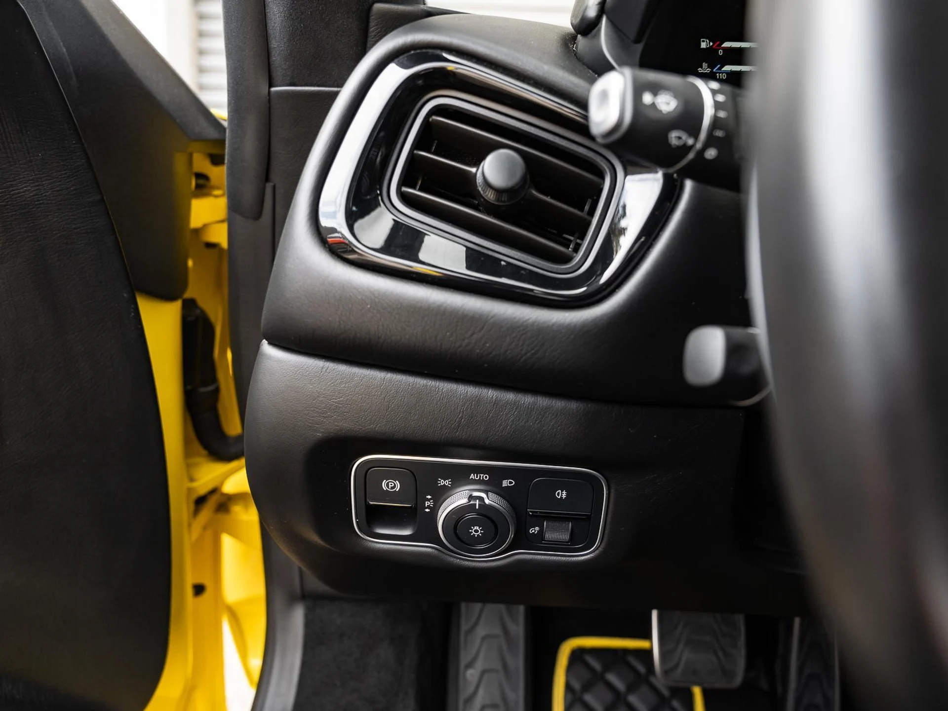 mph035_1408275895_Used_2020_Aston_Martin_Vantage_Coupe_1775769079_0909ca6bf9