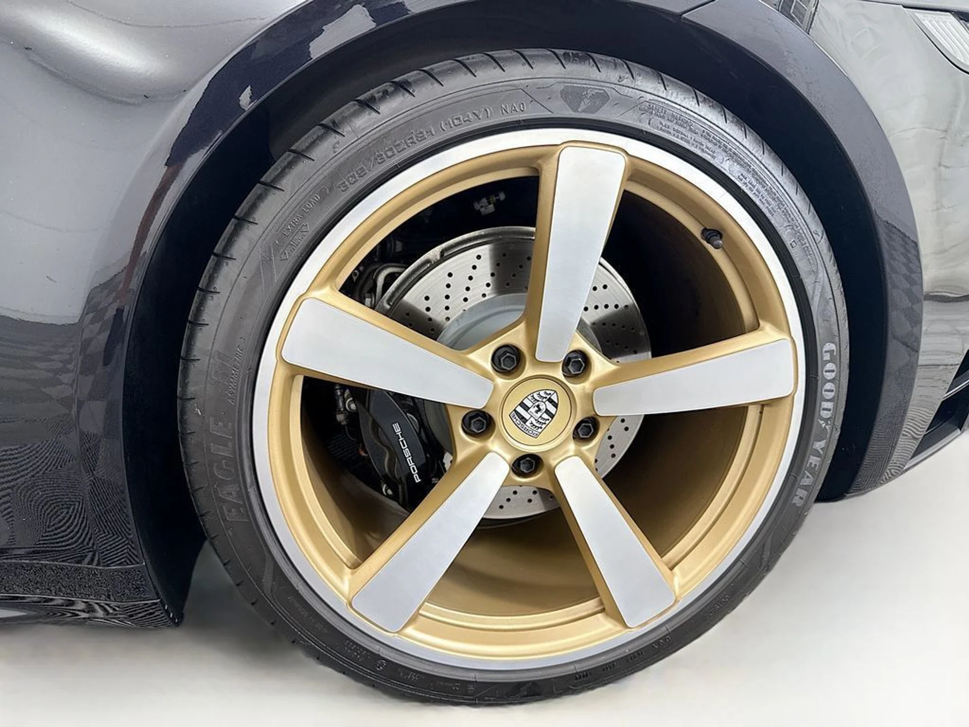 mph035_1438173066_used_2024_porsche_911_targaedition50yearsporschedesign_8119_22988931_36_1024_c594ef495a