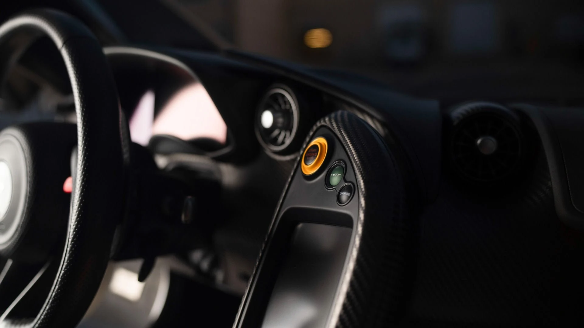 mph035_1438304347_Used_2013_Mc_Laren_P1_Coupe_1779235231_4da908e189