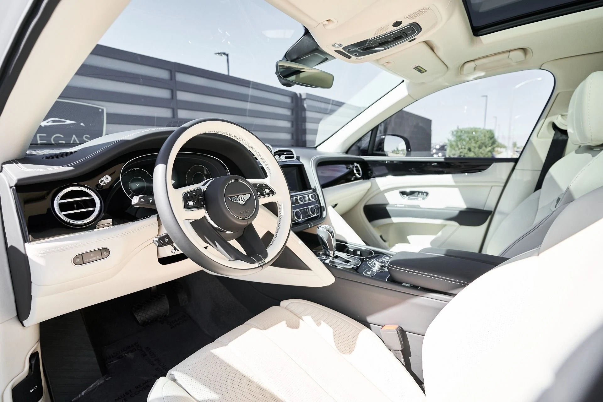 mph035_1438486133_Used_2024_Bentley_Bentayga_Hybrid_S_1759985924_5149920e4f