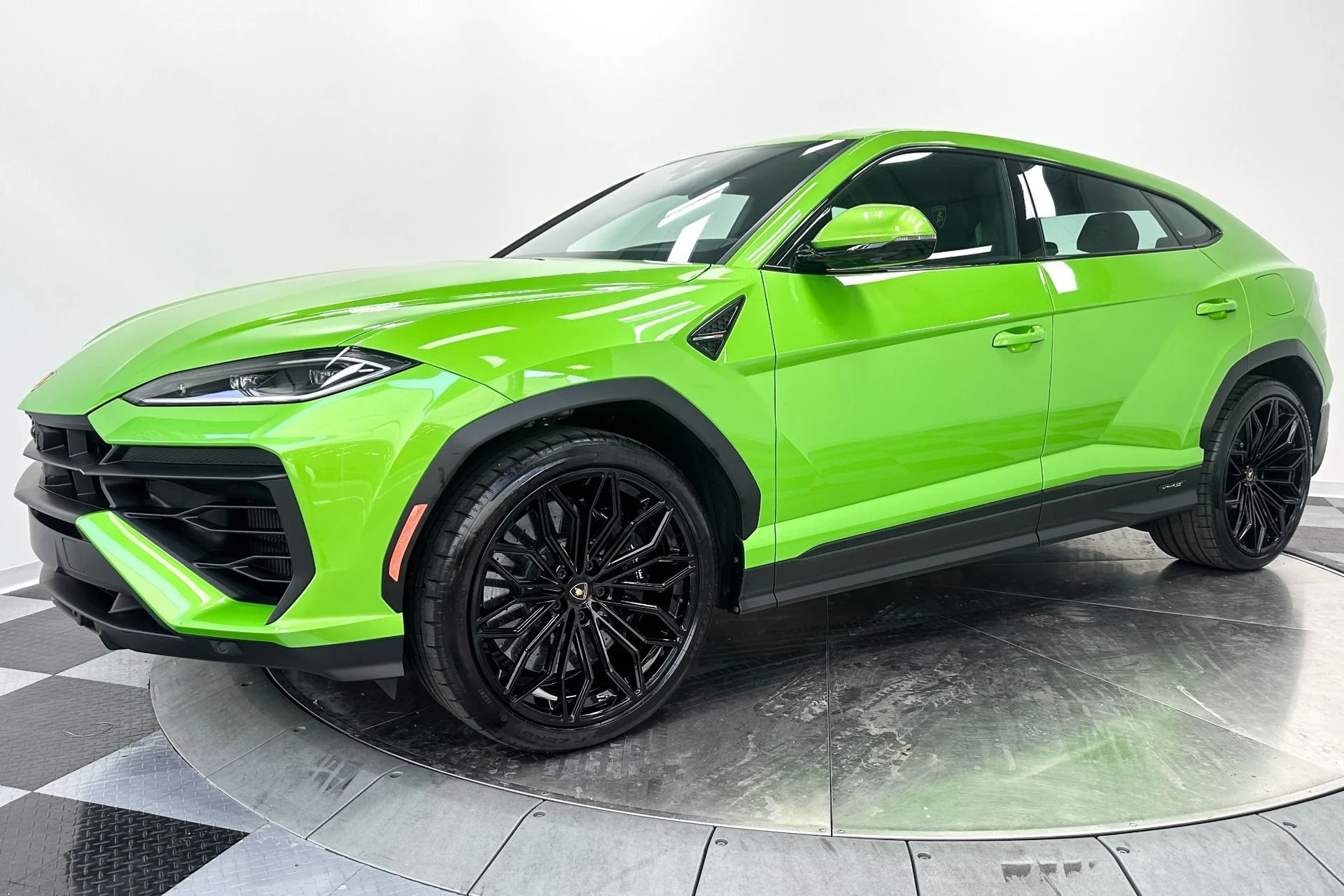 mph035_1446345442_Used_2025_Lamborghini_Urus_SE_Bicolor_Sportive_Interior_870_Miles_789_Horsepower_1772047761_f4b4909dca