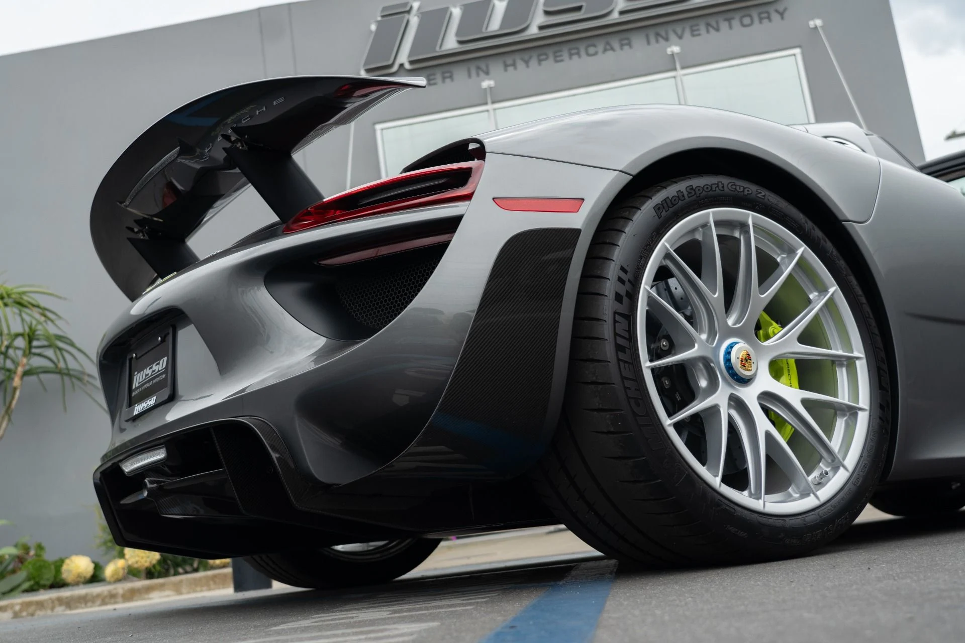 mph035_1452845511_Used_2015_Porsche_918_Spyder_1756496999_e08c5be635