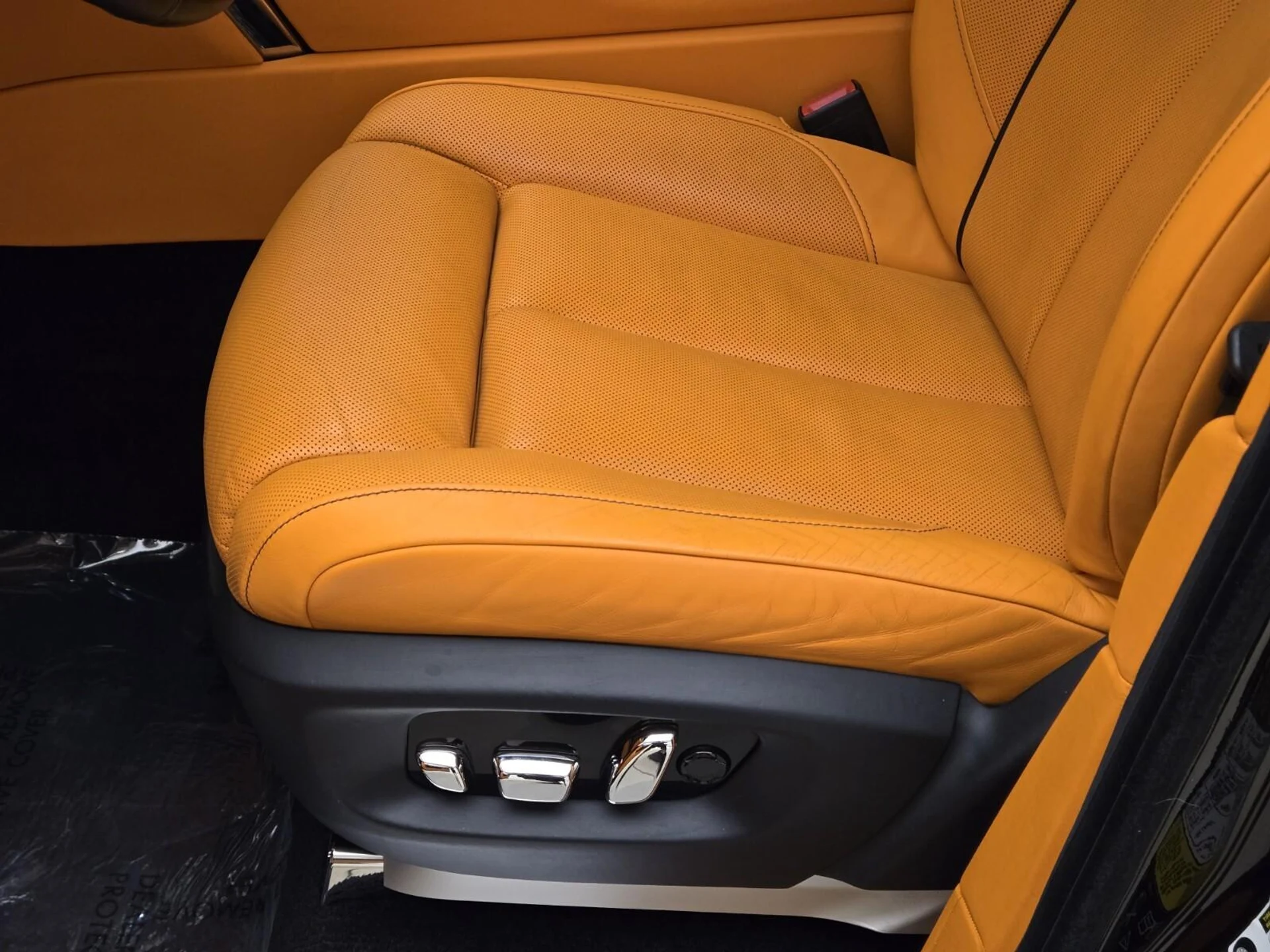 mph035_1455600992_Used_2022_Rolls_Royce_Cullinan_1761806146_1554bcdcb4