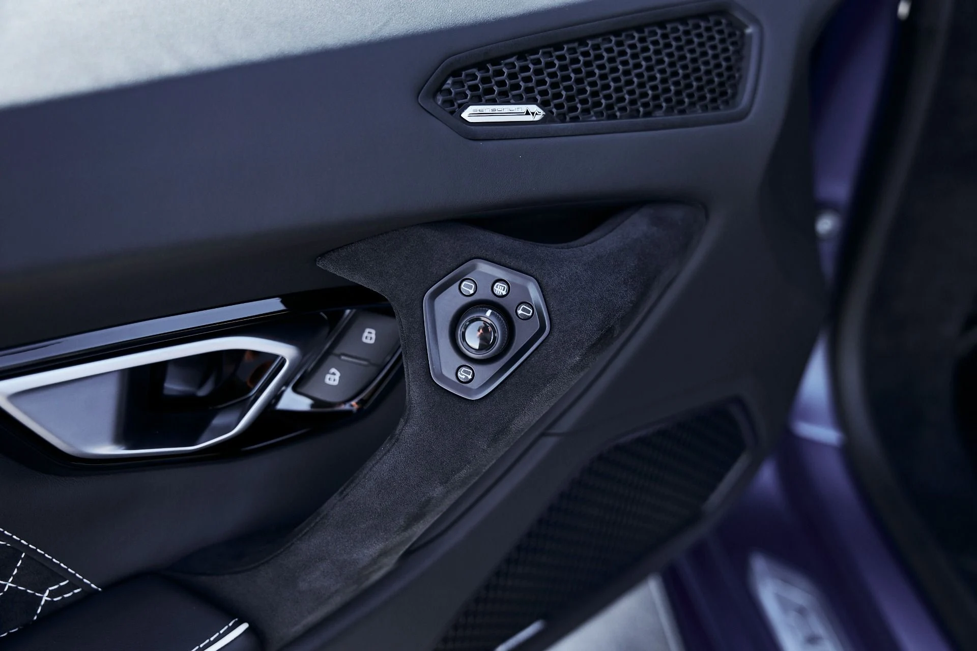 mph035_1466231659_Used_2023_Lamborghini_Huracan_Tecnica_Base_1774403200_e40e29a8ca