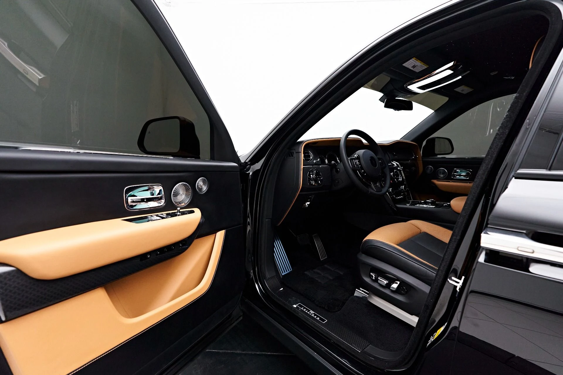 mph035_1473814266_Used_2022_Rolls_Royce_Cullinan_Base_1679686724_d8726525da