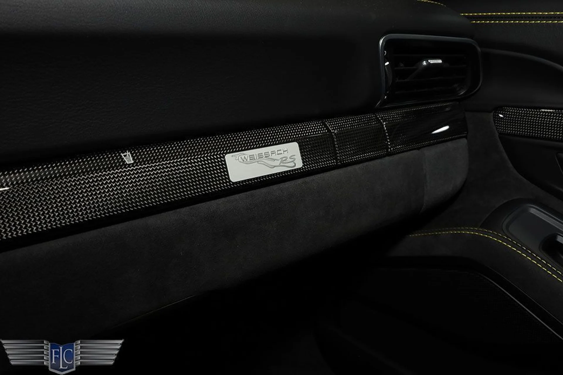 mph035_147575833_used_2018_porsche_911_gt2rs_9689_22985277_36_1024_bebf7c98d0