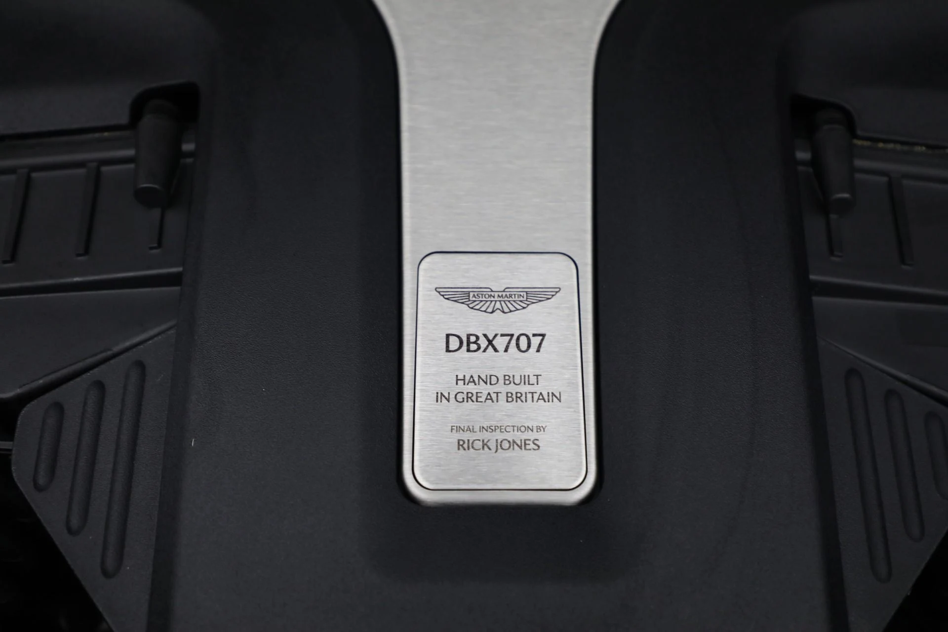mph035_1478254097_New_2025_Aston_Martin_DBX_707_b108f8af1b