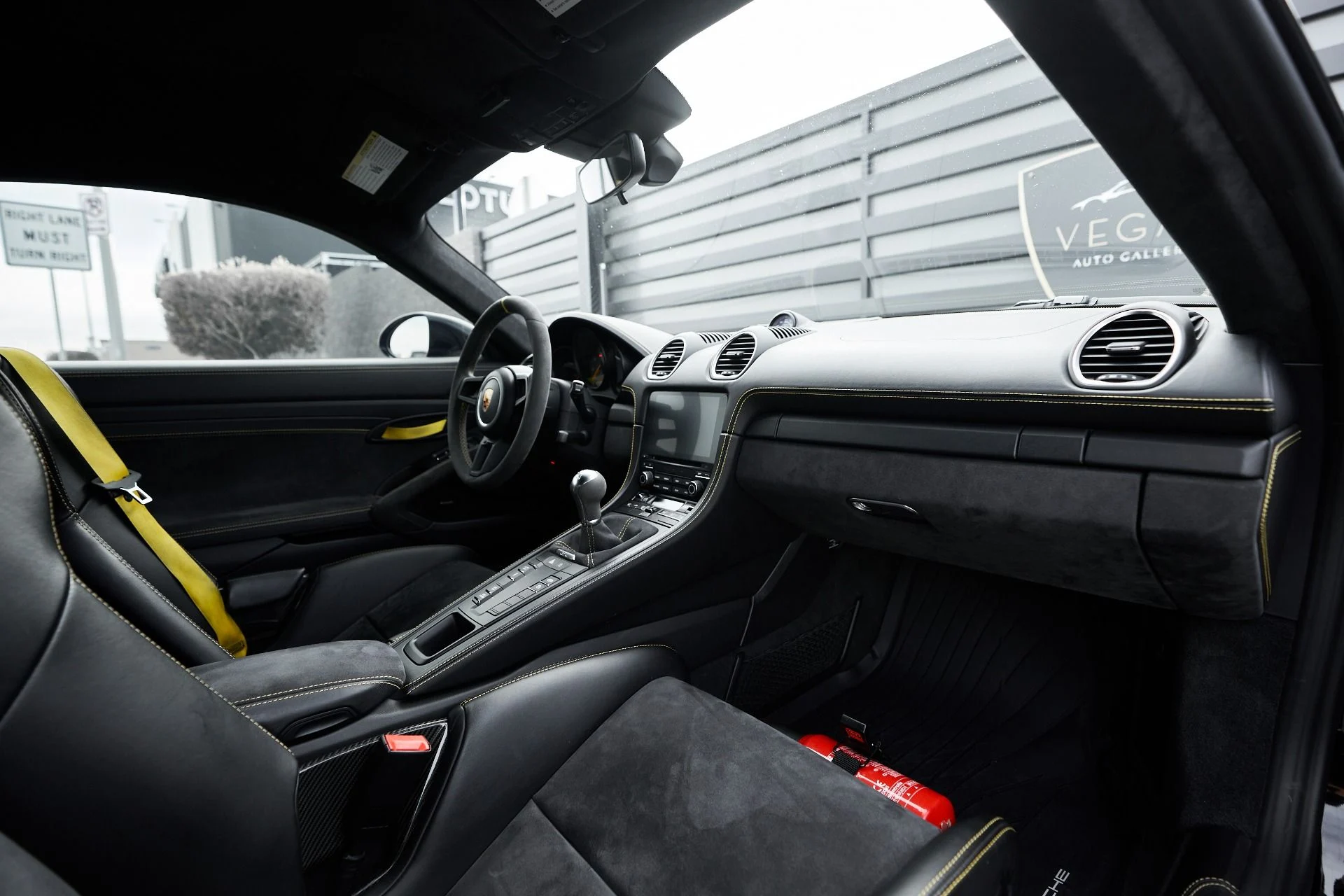 mph035_1481461936_Used_2020_Porsche_718_Cayman_GT_4_1763019547_3c96392fa1