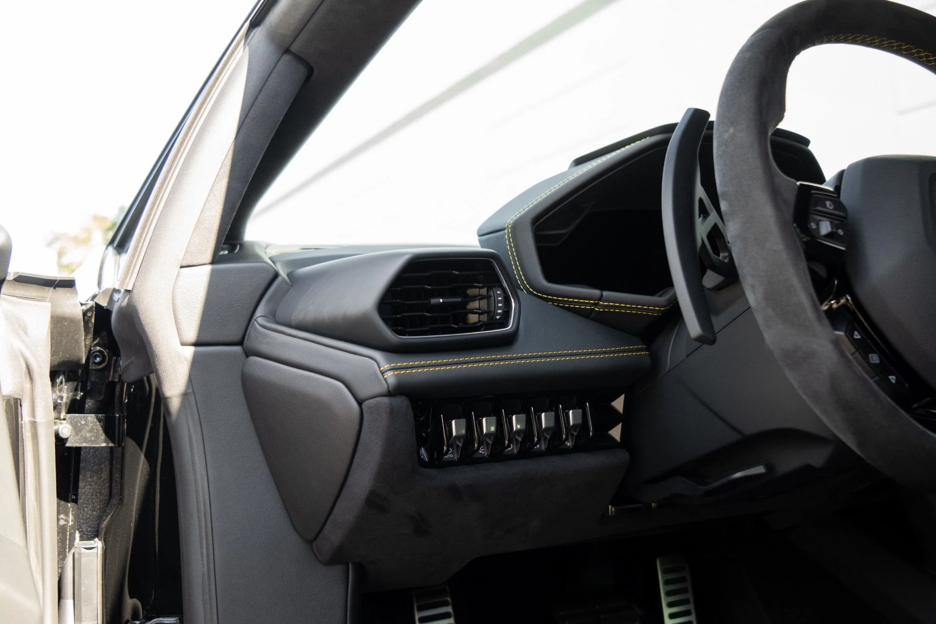 mph035_1496472225_Used_2022_Lamborghini_Huracan_EVO_1764129423_3a0ec555a5