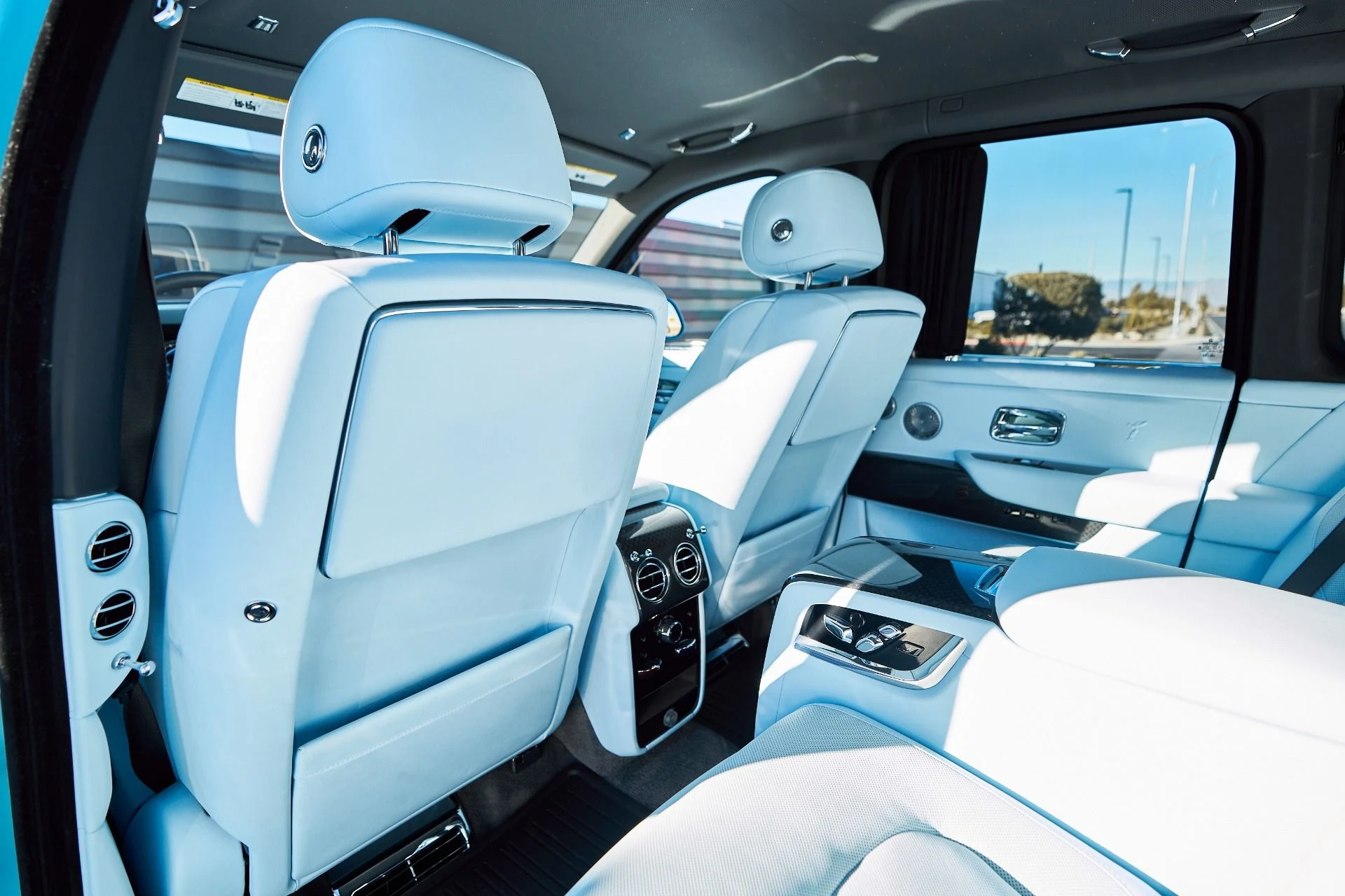 mph035_1507921909_Used_2022_Rolls_Royce_Cullinan_Black_Badge_1765411034_4dc03e787e