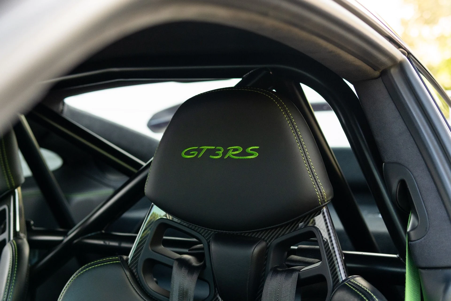 mph035_150958007_Used_2019_Porsche_911_GT_3_RS_1765832694_e426e00b9a