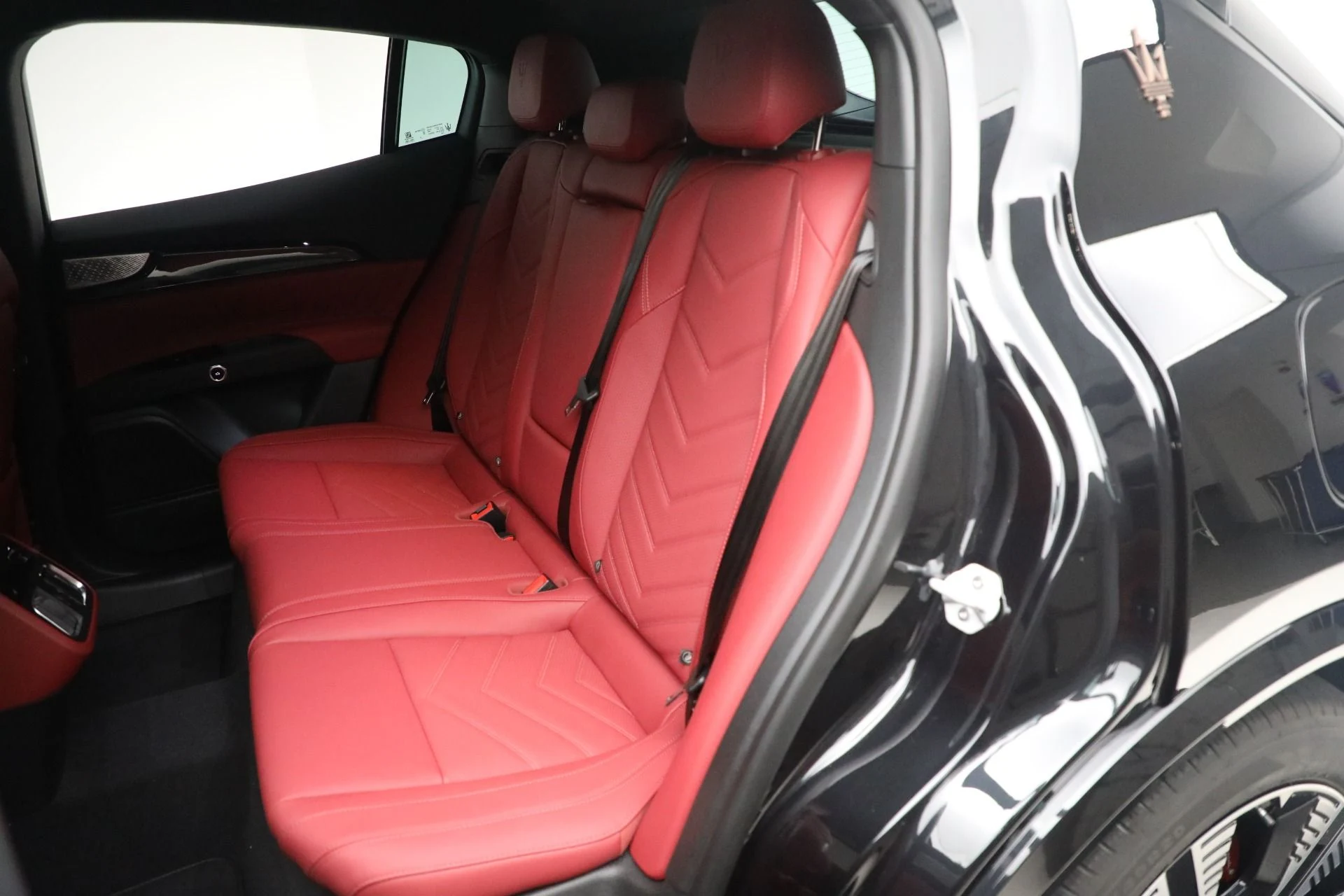 mph035_1512322815_New_2025_Maserati_Grecale_Folgore_f2bb3242a6