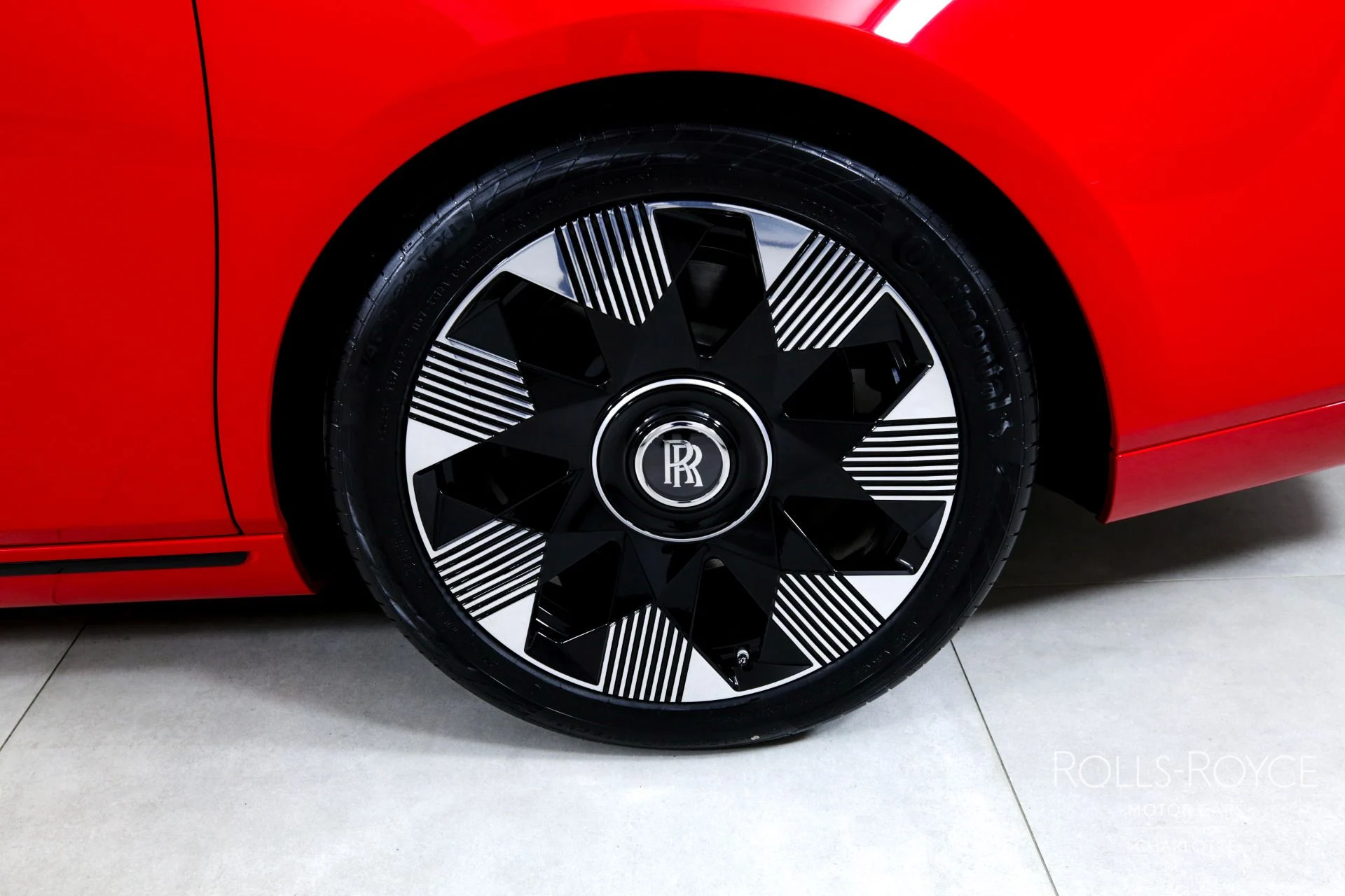 mph035_1515565167_Used_2024_Rolls_Royce_Phantom_EWB_1745331546_5f4b0f32f7