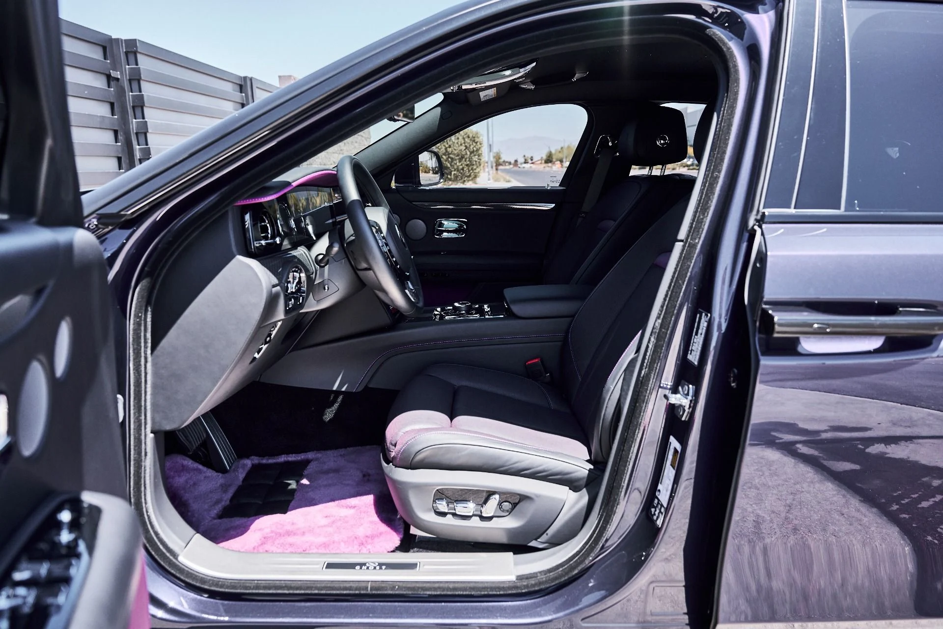 mph035_1520225360_Used_2024_Rolls_Royce_Ghost_Base_1781131221_c4b5ce388f