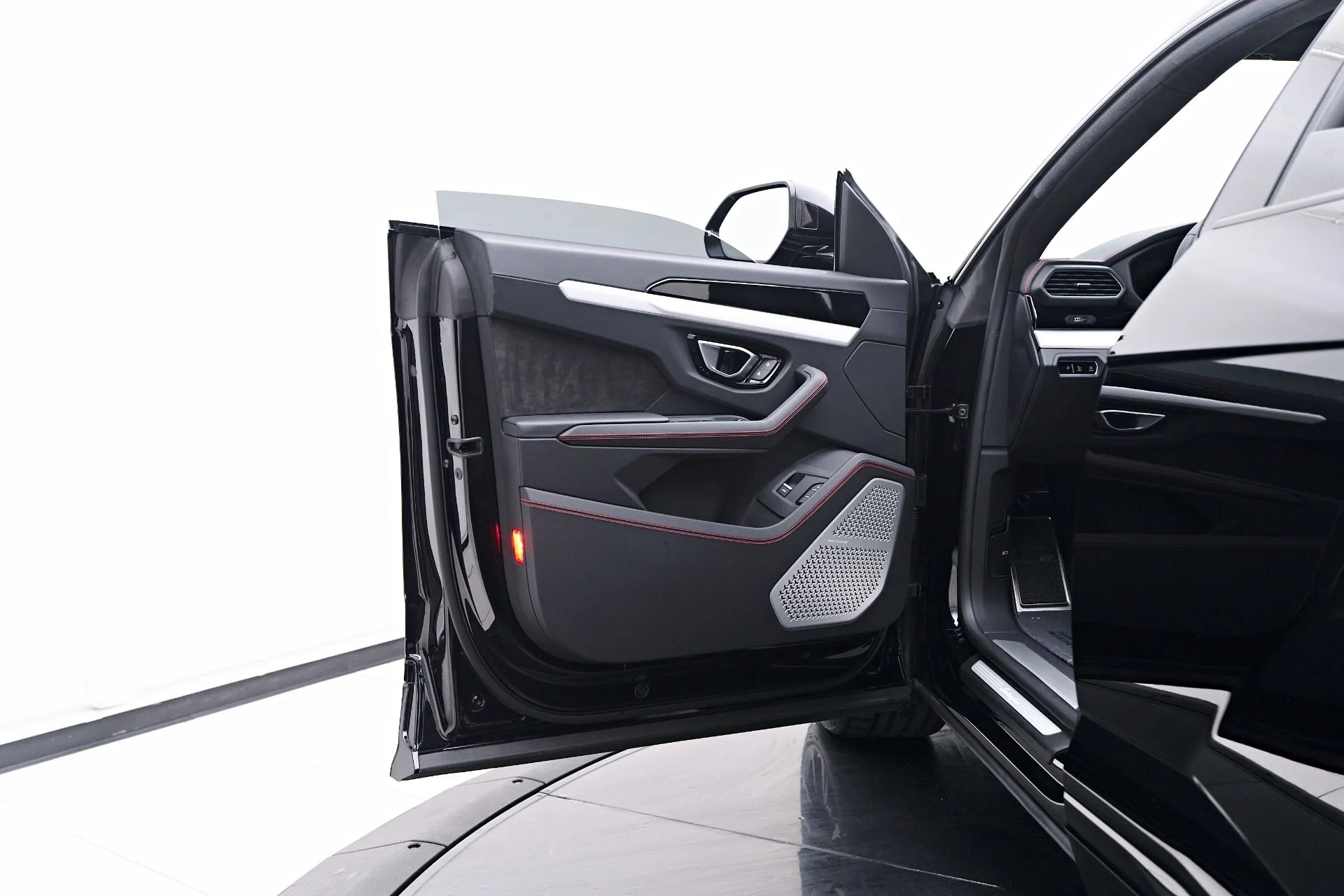 mph035_1538681_Used_2022_Lamborghini_Urus_1753311555_487ea92793