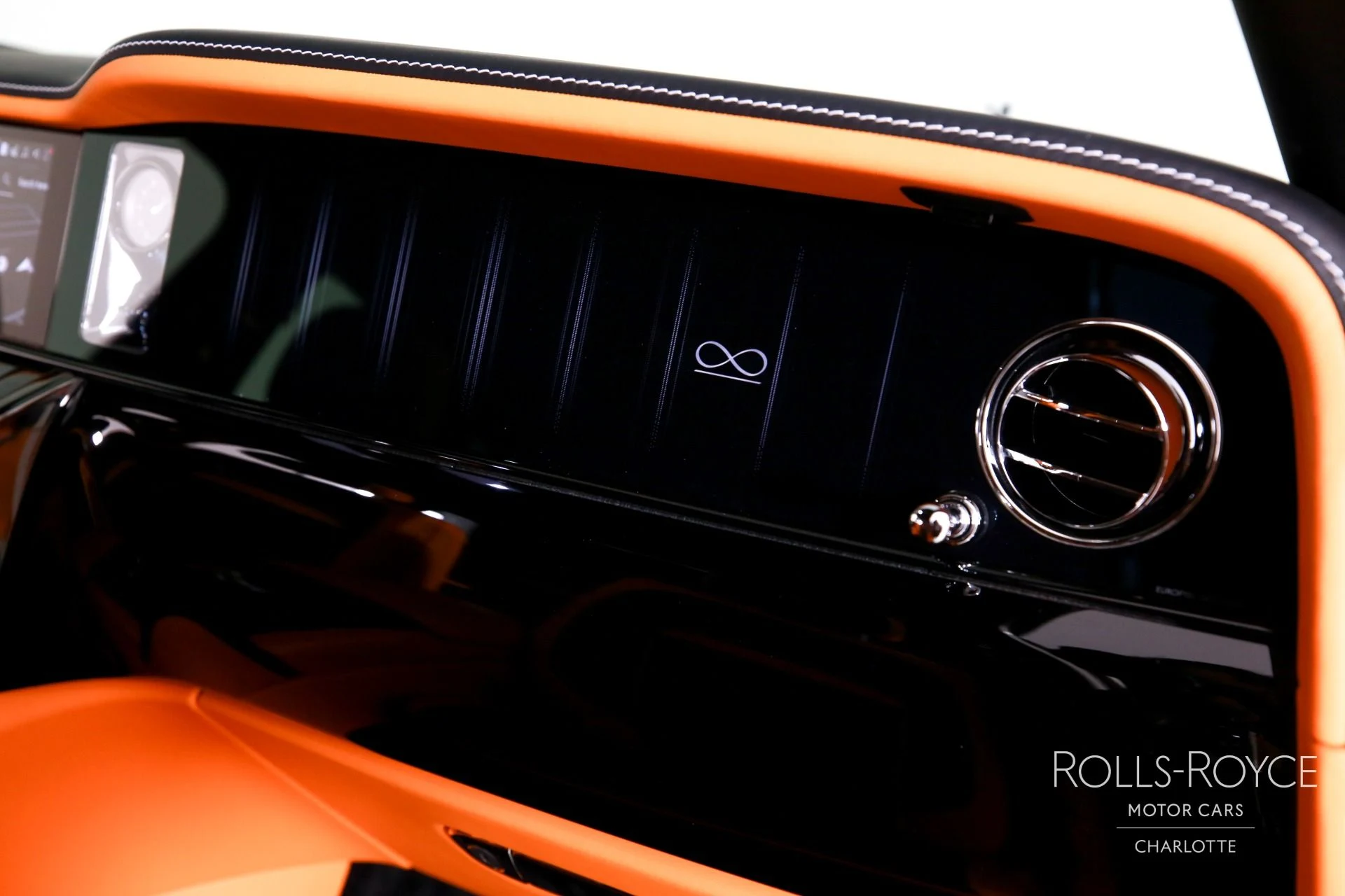 mph035_1563911175_Used_2025_Rolls_Royce_Black_Badge_Cullinan_1773240661_df9f247062