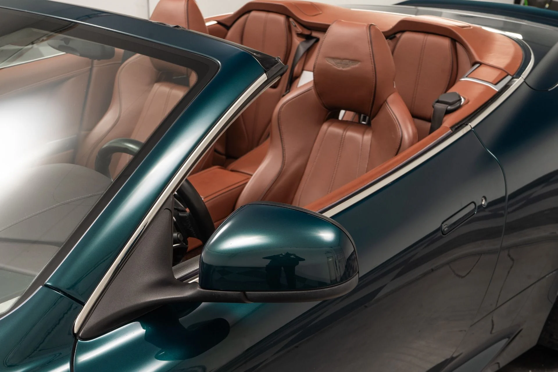 mph035_1566509633_Used_2015_Aston_Martin_DB_9_Volante_1759413190_34e58bba03