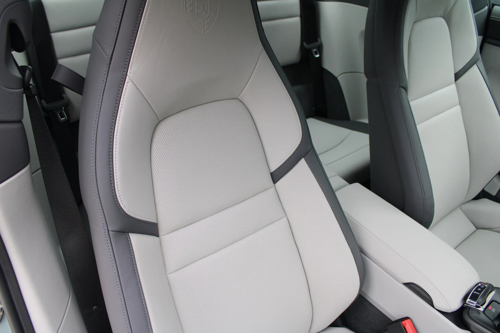 mph035_1574409668_83d293ef3ad48c900b2be77f5598d9bax_6eece641f0