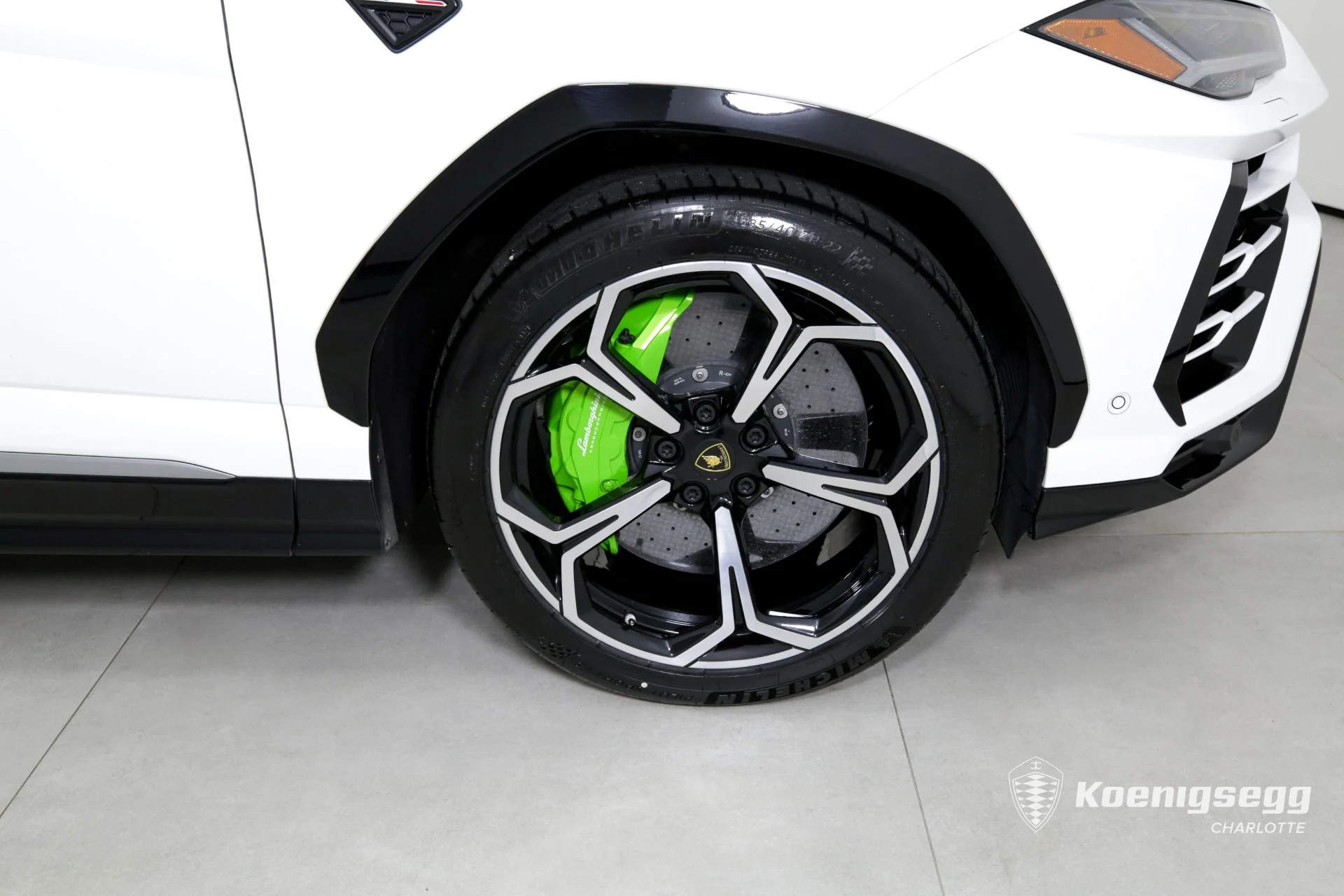 mph035_1576390597_Used_2019_Lamborghini_Urus_1714496221_9de3a0b050