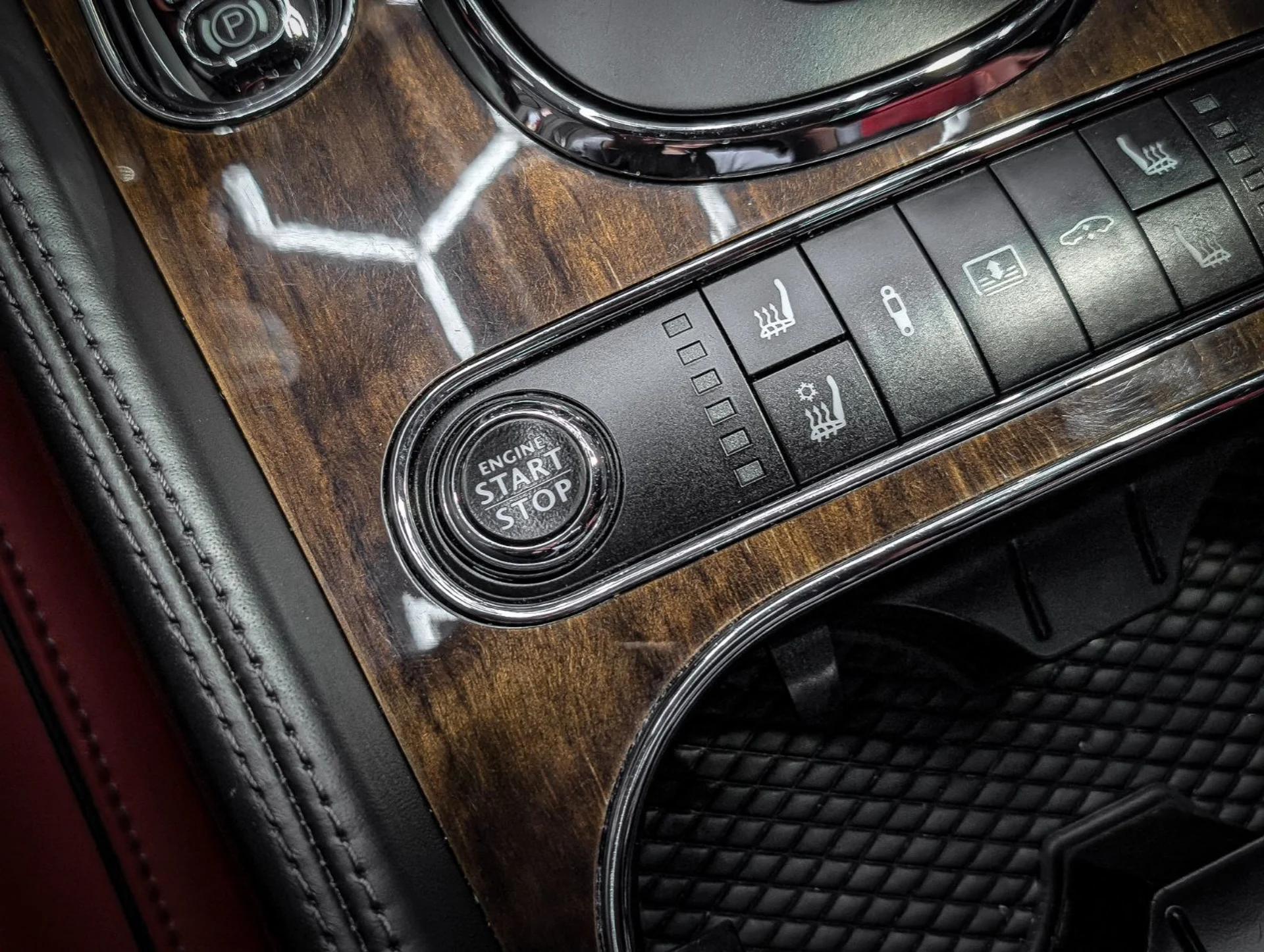 mph035_1585737944_36587952_05644_2017_bentley_flying_spur_031_4a0655825d
