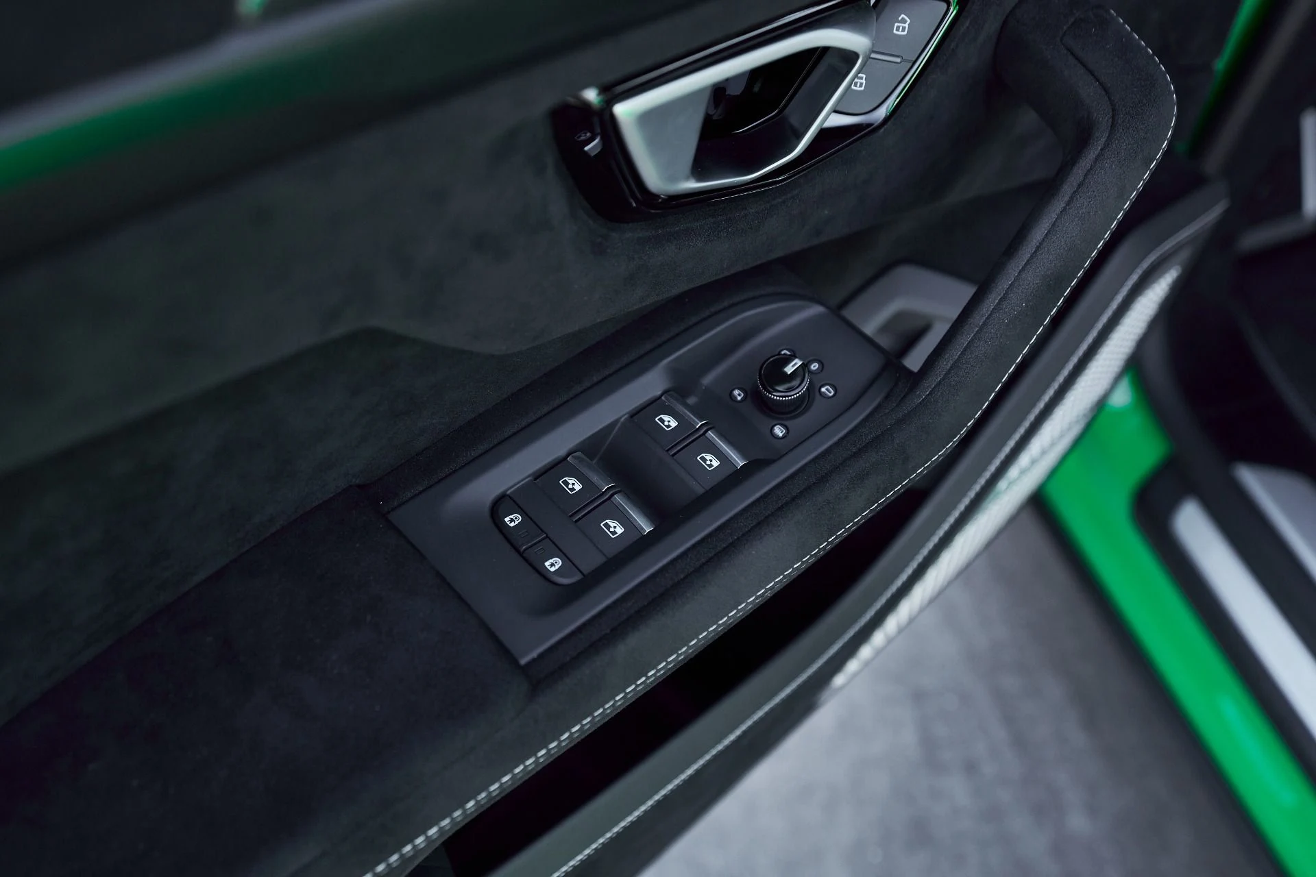 mph035_1595832950_Used_2024_Lamborghini_Urus_Performante_1764124800_0fb0bf32ad