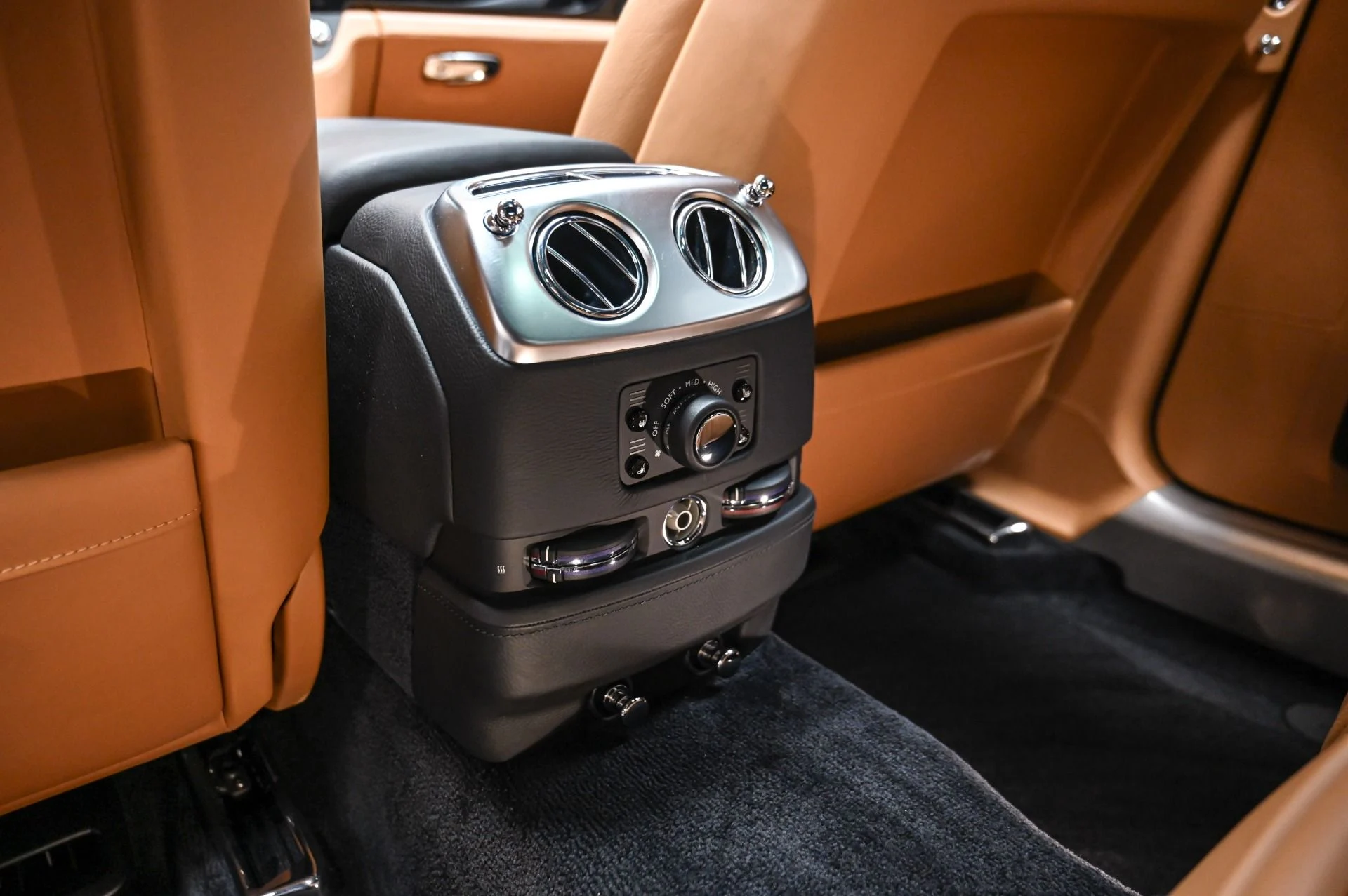 mph035_160525251_Used_2015_Rolls_Royce_Ghost_Base_1723921602_2128a310e5
