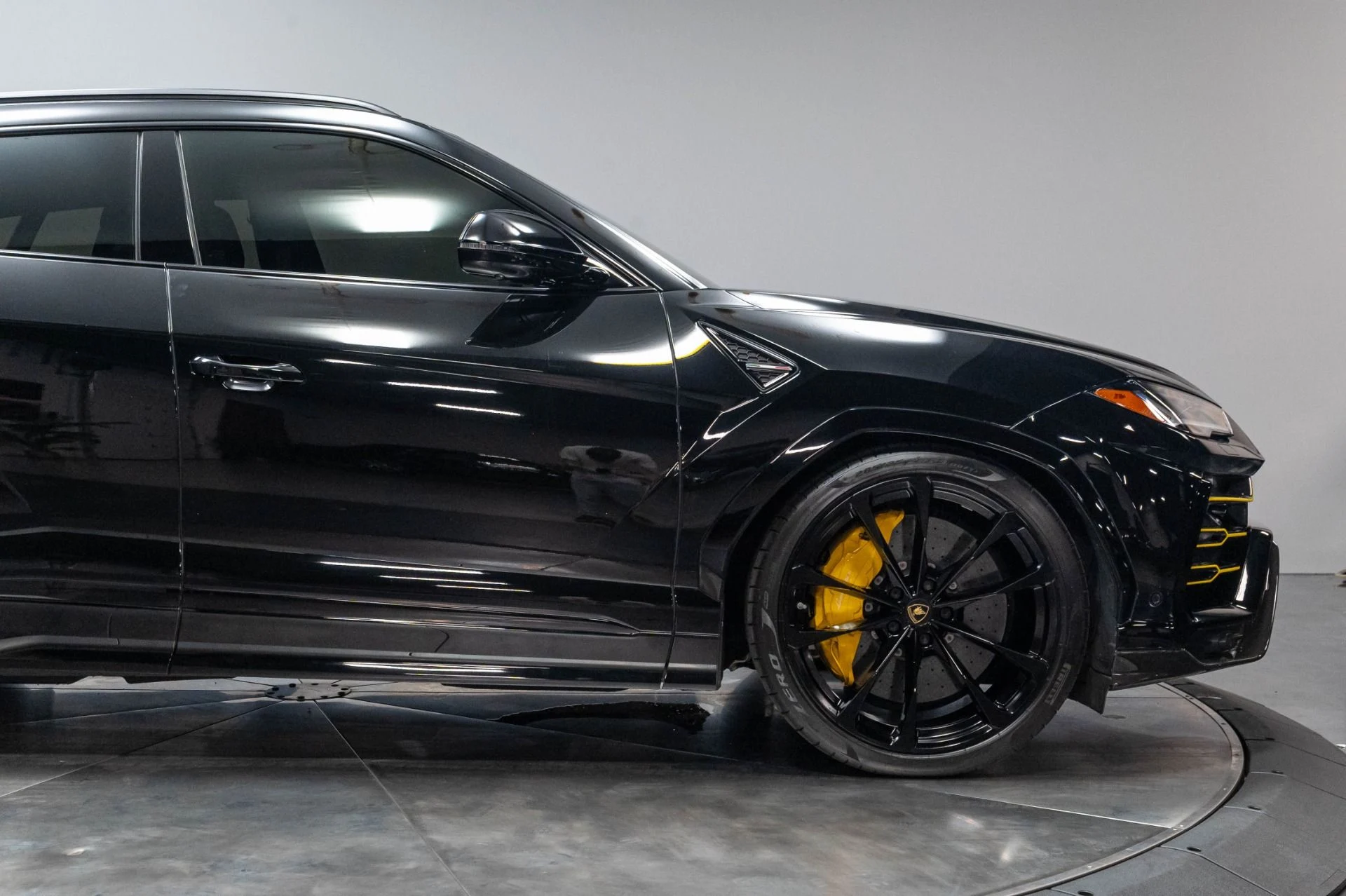 mph035_1612603452_Used_2019_Lamborghini_Urus_1786985122_4a03f722ea