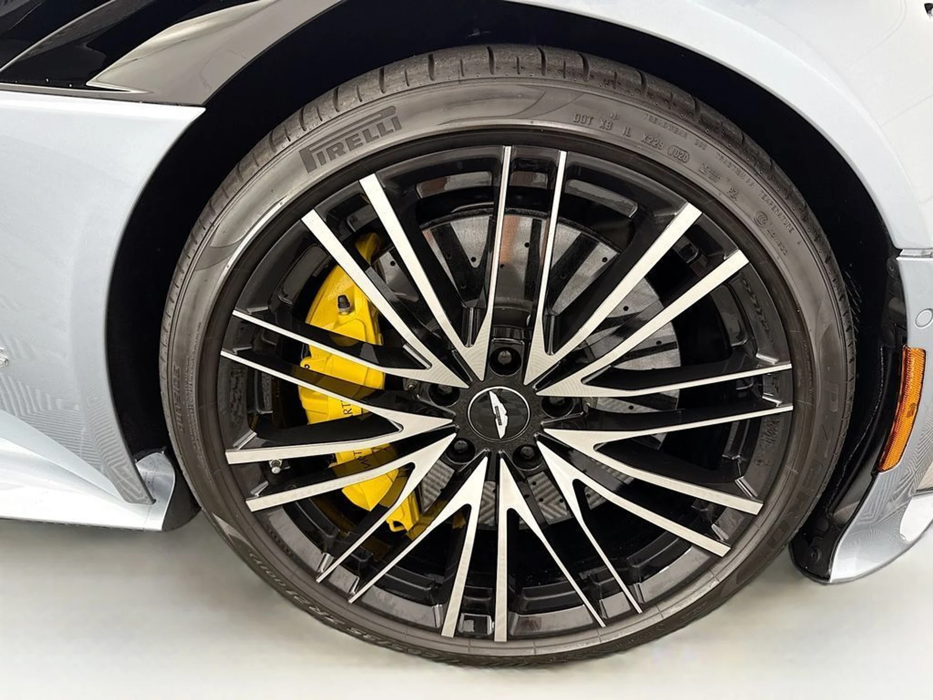 mph035_161303410_used_2021_aston_martin_dbs_superleggeravolante_8119_22994396_36_1024_9ba3a34f02