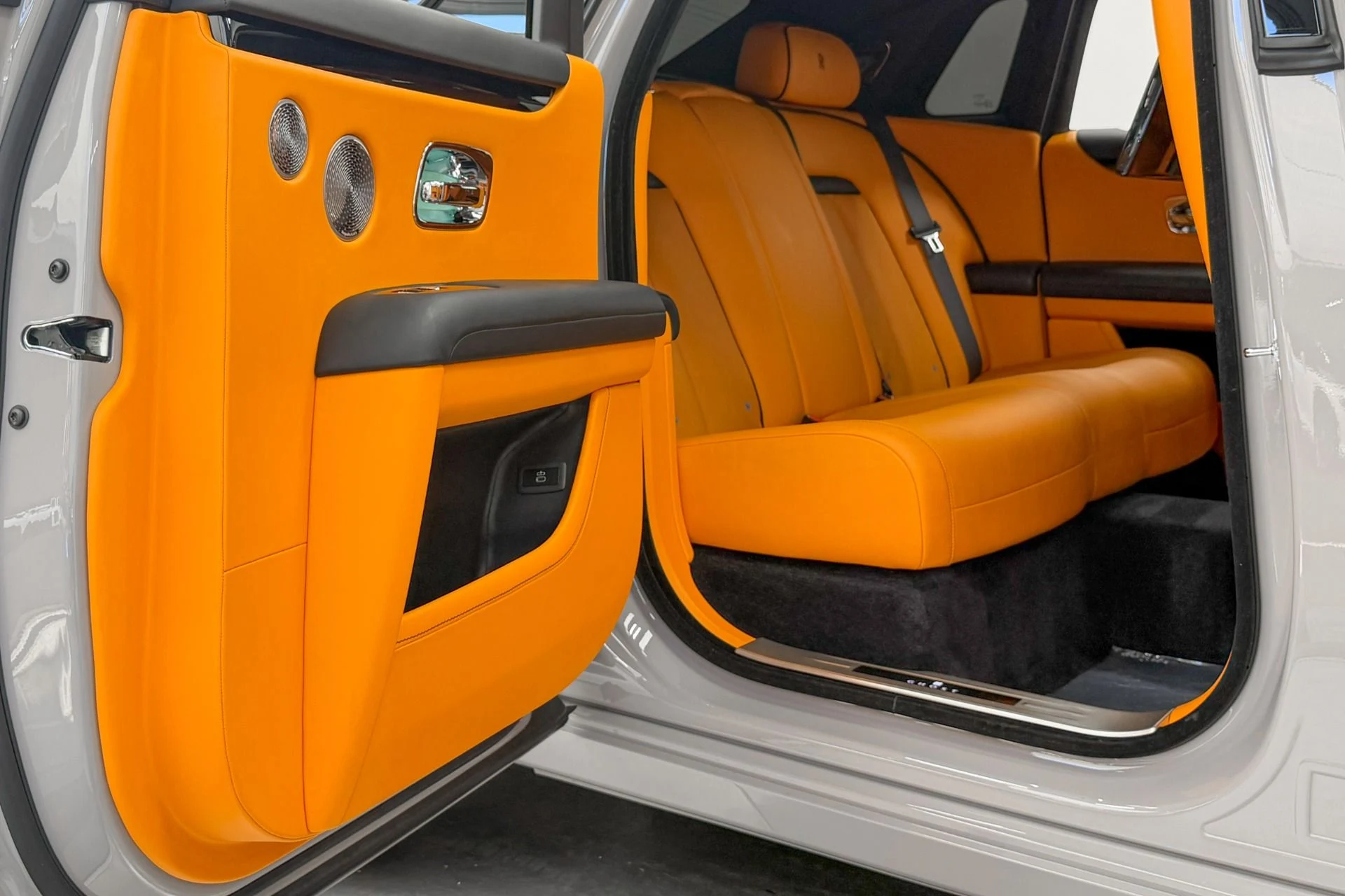 mph035_1615393088_Used_2022_Rolls_Royce_Ghost_The_Ghost_Package_Bespoke_Audio_Illuminated_Fascia_1785265086_c7424b6136