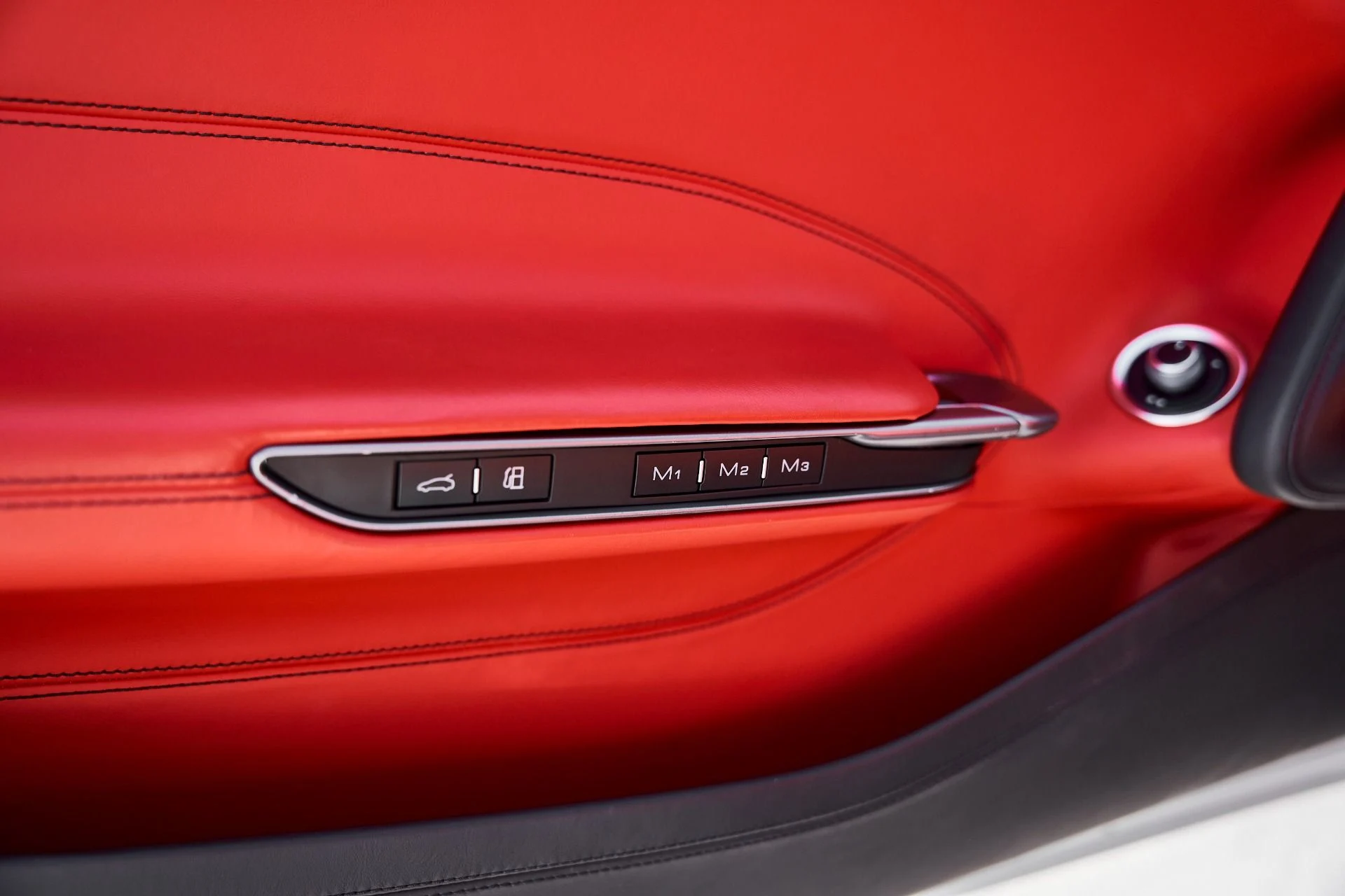 mph035_162044_Used_2019_Ferrari_GTC_4_Lusso_V12_1771467696_fba45512ab