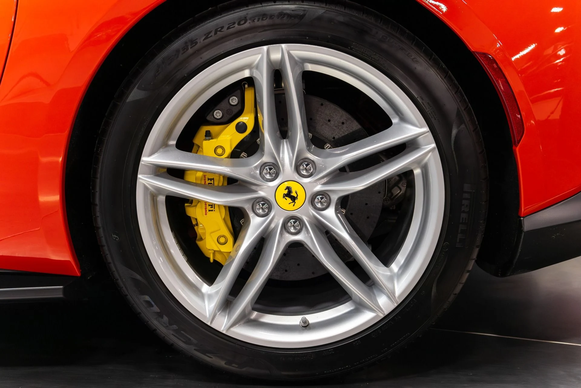 mph035_1623205752_Used_2018_Ferrari_812_Superfast_1763480061_84bfef2270