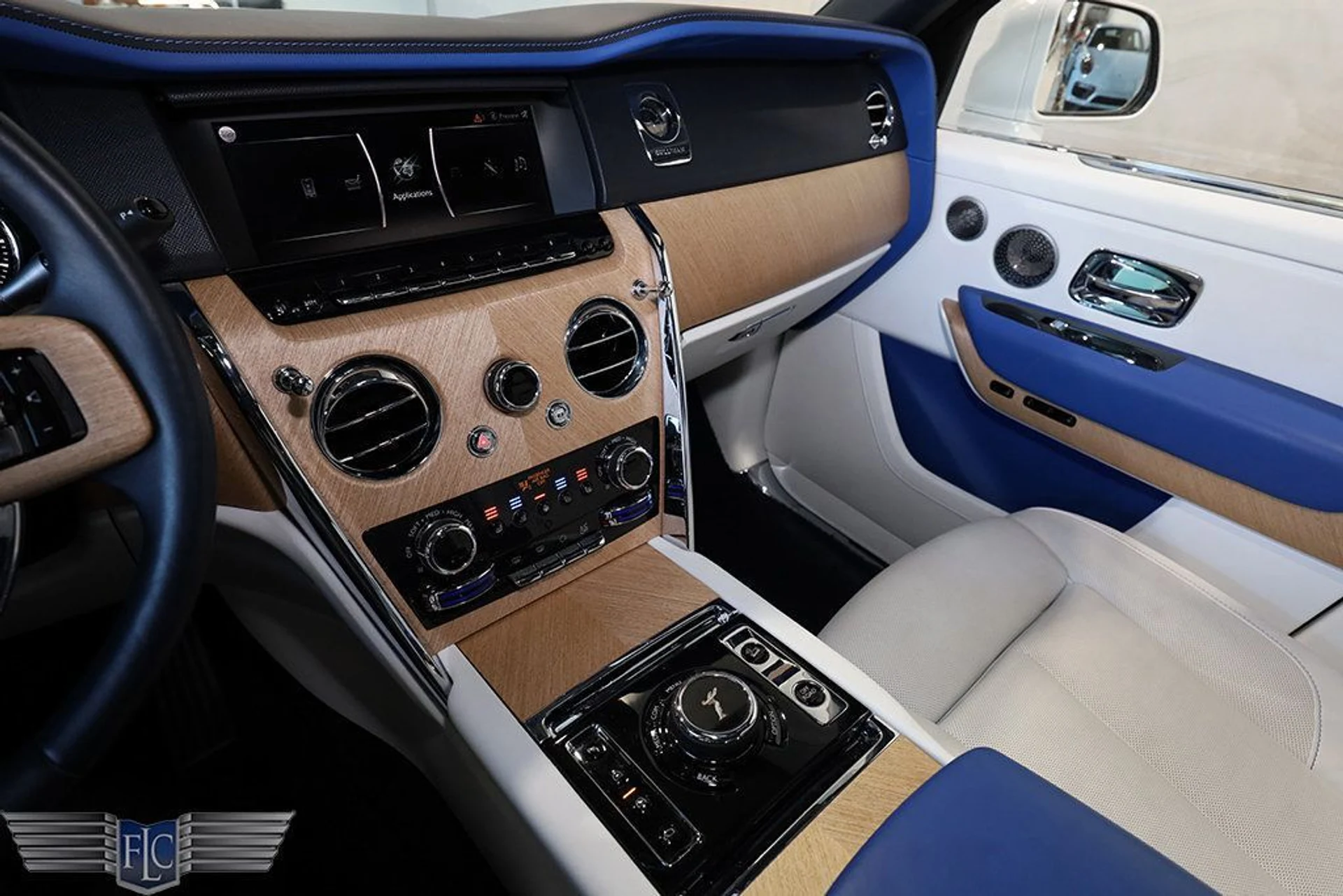 mph035_1640004487_used_2021_rolls_royce_cullinan_sportutility_9689_22989825_36_1024_85ffdddaec