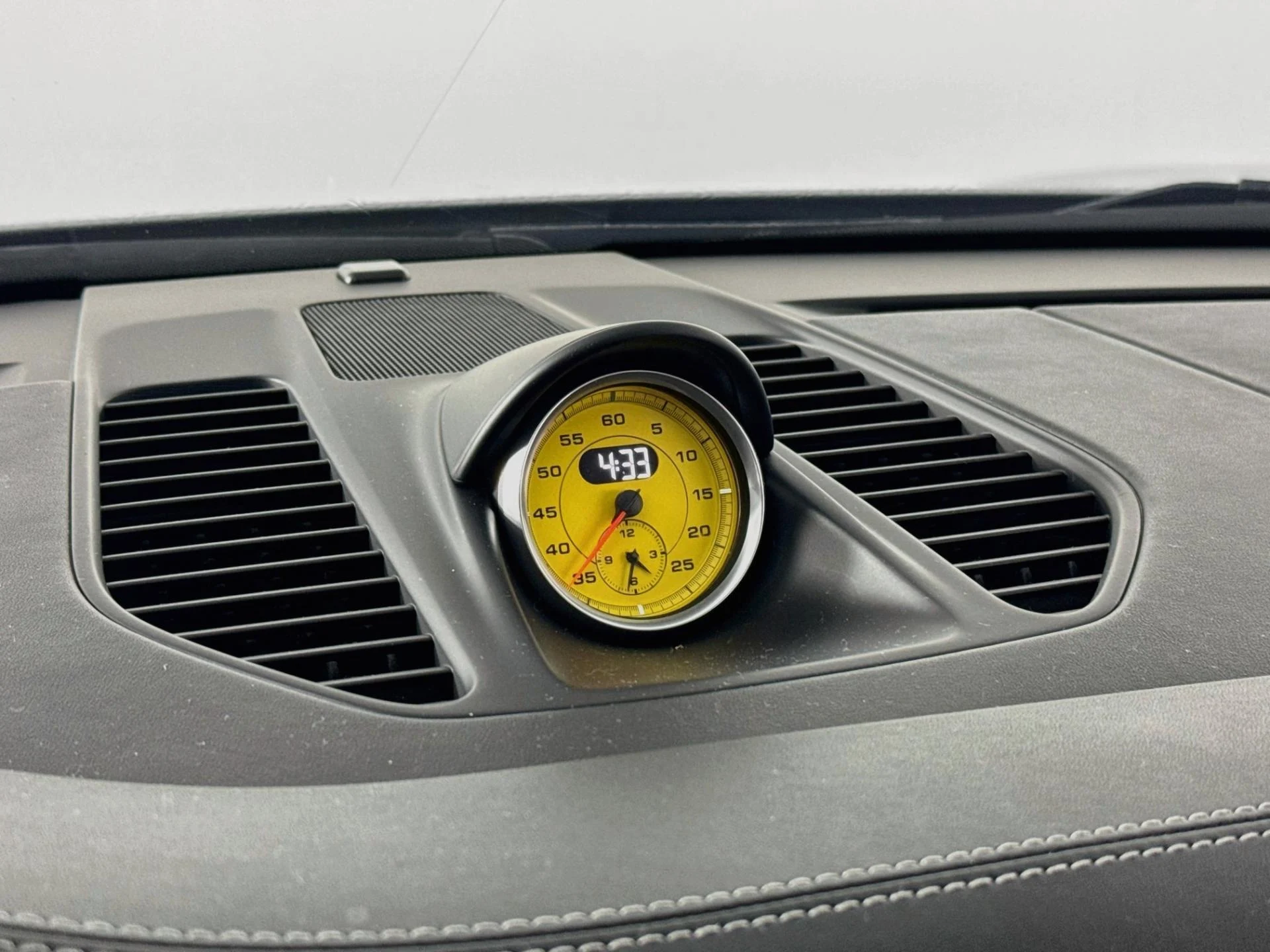 mph035_1646201904_Used_2018_Porsche_911_Carrera_4_GTS_1791931108_3eaef6bec3