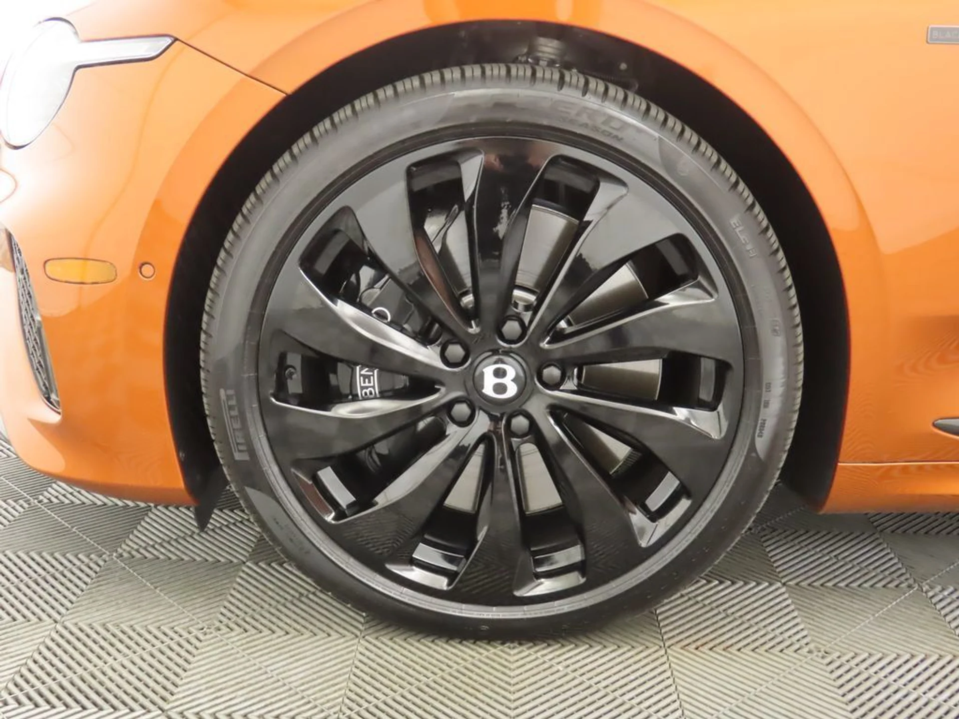 mph035_1649653248_new_2025_bentley_continental_gtblackeditionconvertible_8119_22910187_36_1024_fcf55e74f0