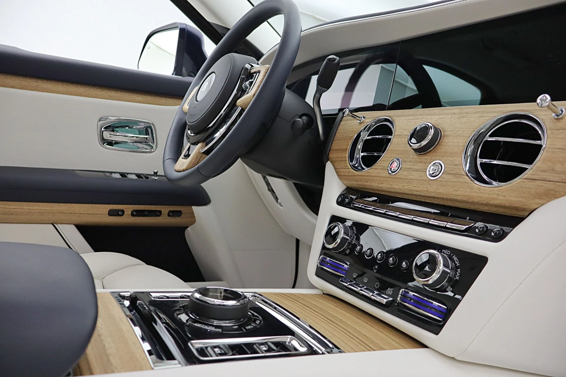 mph035_1661402598_New_2025_Rolls_Royce_Ghost_LEASE_OPTIONS_AVAILABLE_e179292f57