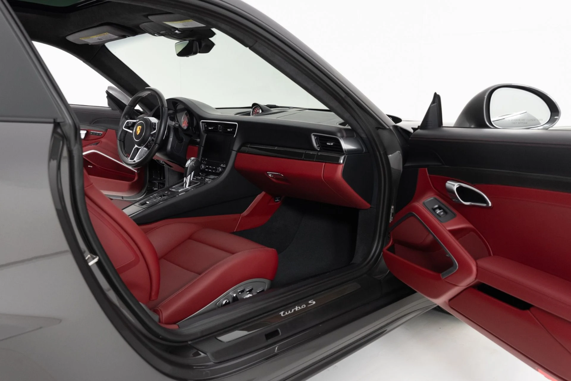 mph035_1685351557_Used_2019_Porsche_911_Turbo_S_1774999648_442e8c7080