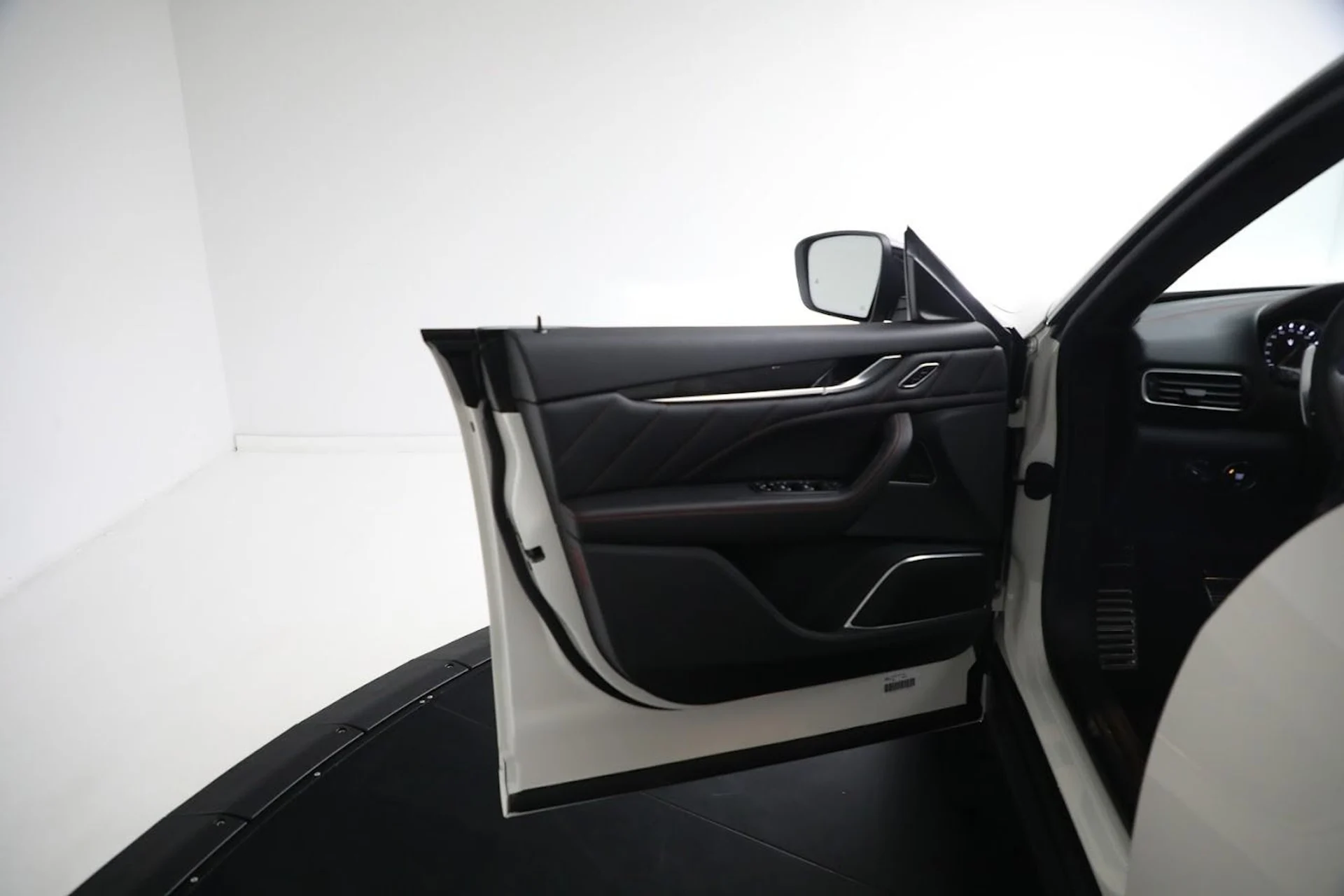 mph035_17016669_New_2024_Maserati_Levante_Modena_Ultima_89f4f8e9a7