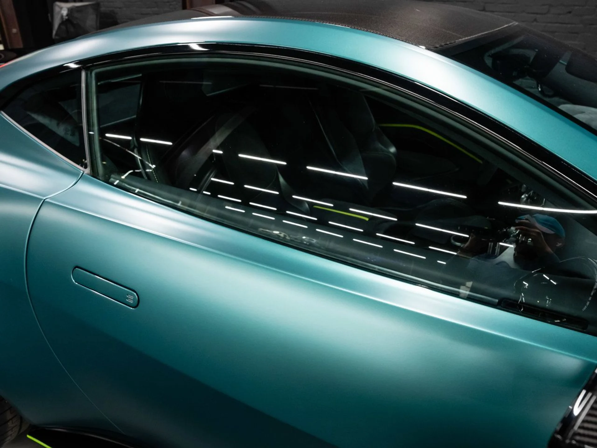 mph035_1702155012_aston_martin_vantage_2023_69418e34b9