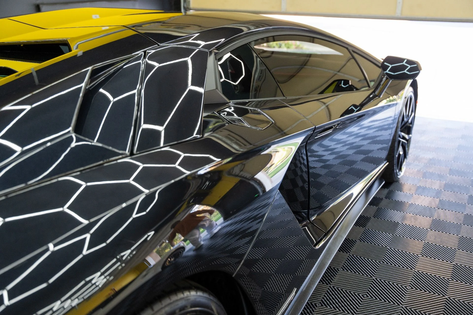 mph035_173457052_Used_2018_Lamborghini_Aventador_LP_740_4_S_1792436167_3ae623a330