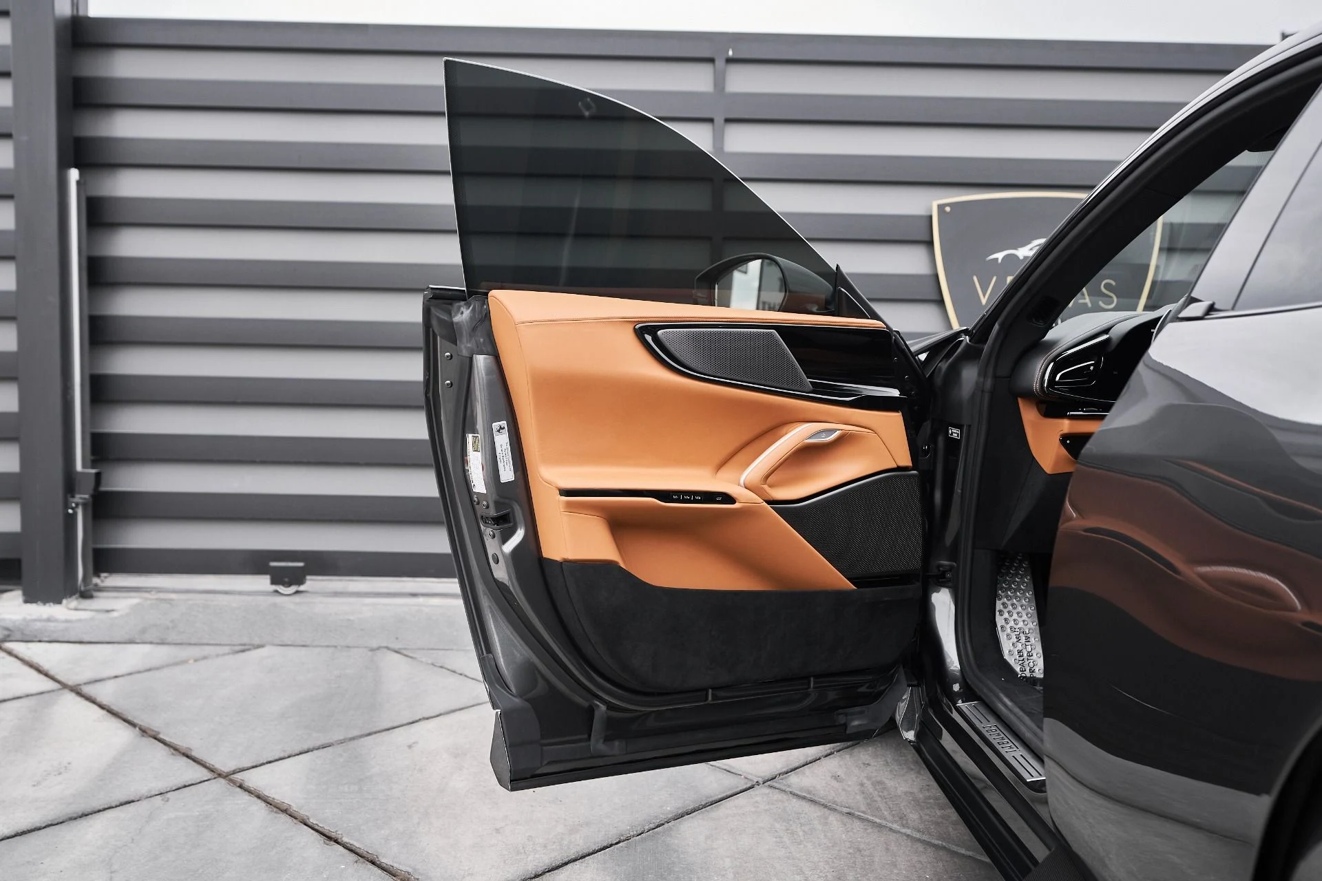 mph035_1735228733_Used_2025_Ferrari_Purosangue_1762993306_6ff7094f7e