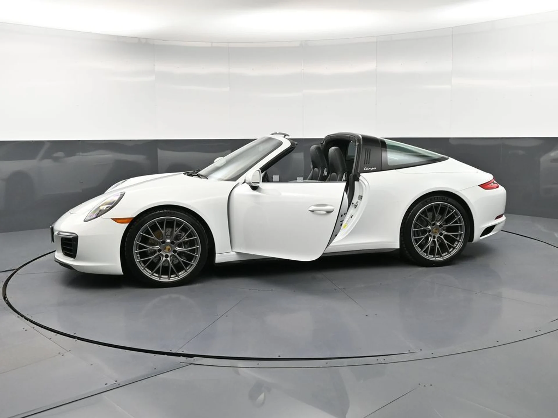 mph035_174080355_aa34dab7_5e47_4f64_b396_056a55b4bf22_844f7dfb96