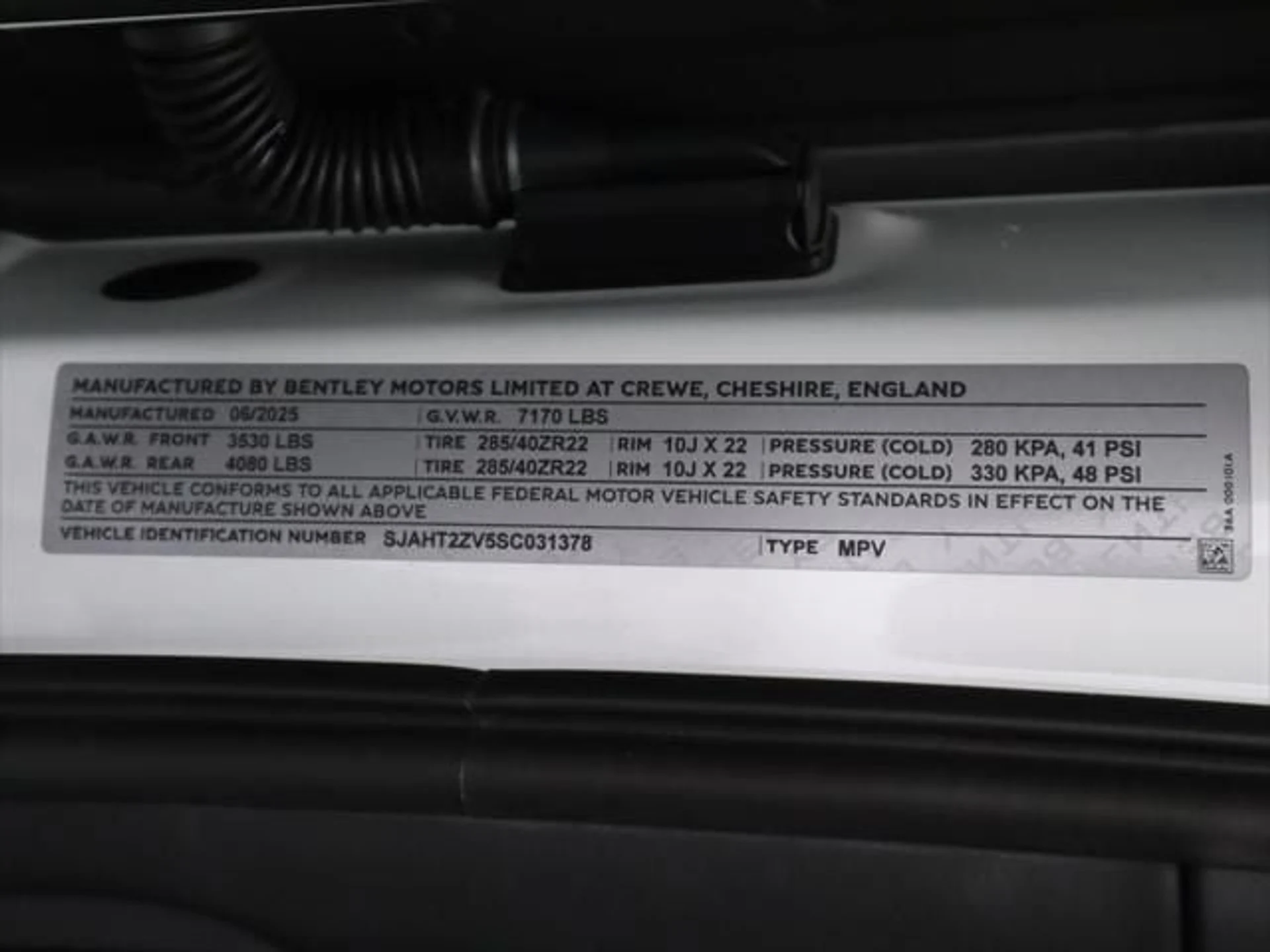 mph035_1743212319_new_2025_bentley_bentayga_ewb_v8awd_8119_22910191_36_640_10cf7511db