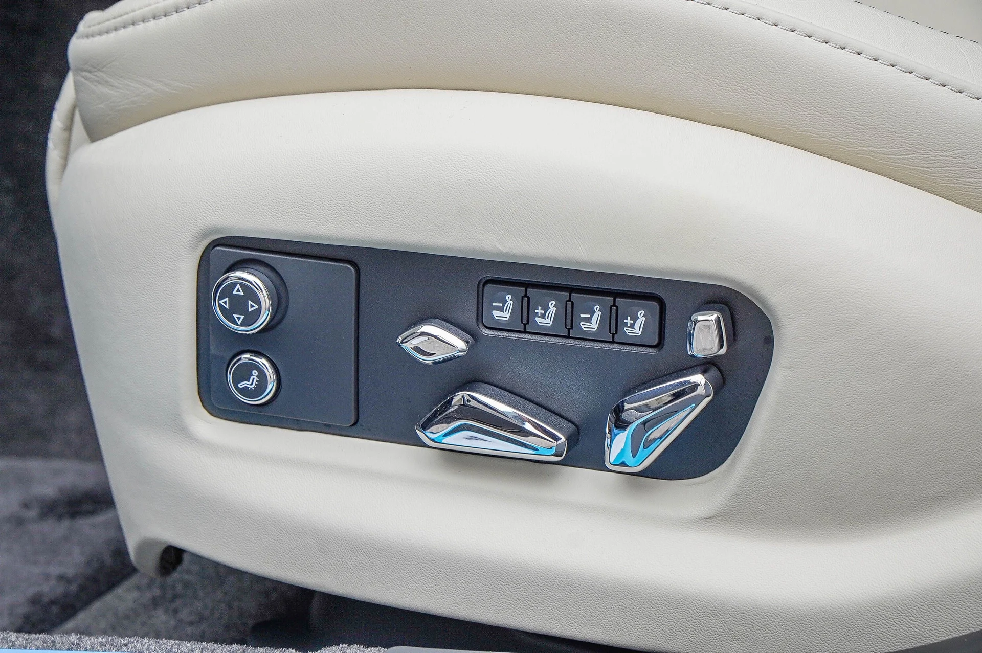 mph035_1759883367_Hi_Tech_Luxury_Imports_LLC_SCBBP_6_ZG_5_TC_026011_image_35_515f99b135